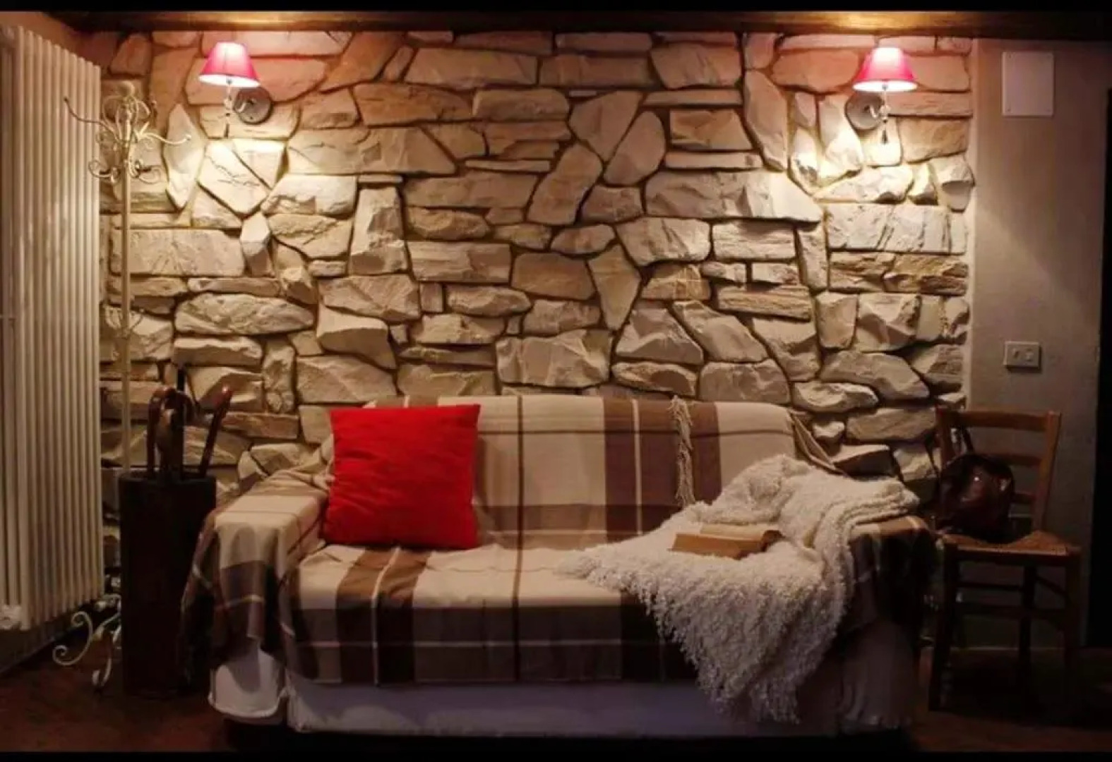 2 bedrooms chalet with enclosed garden and wifi at Gratillon