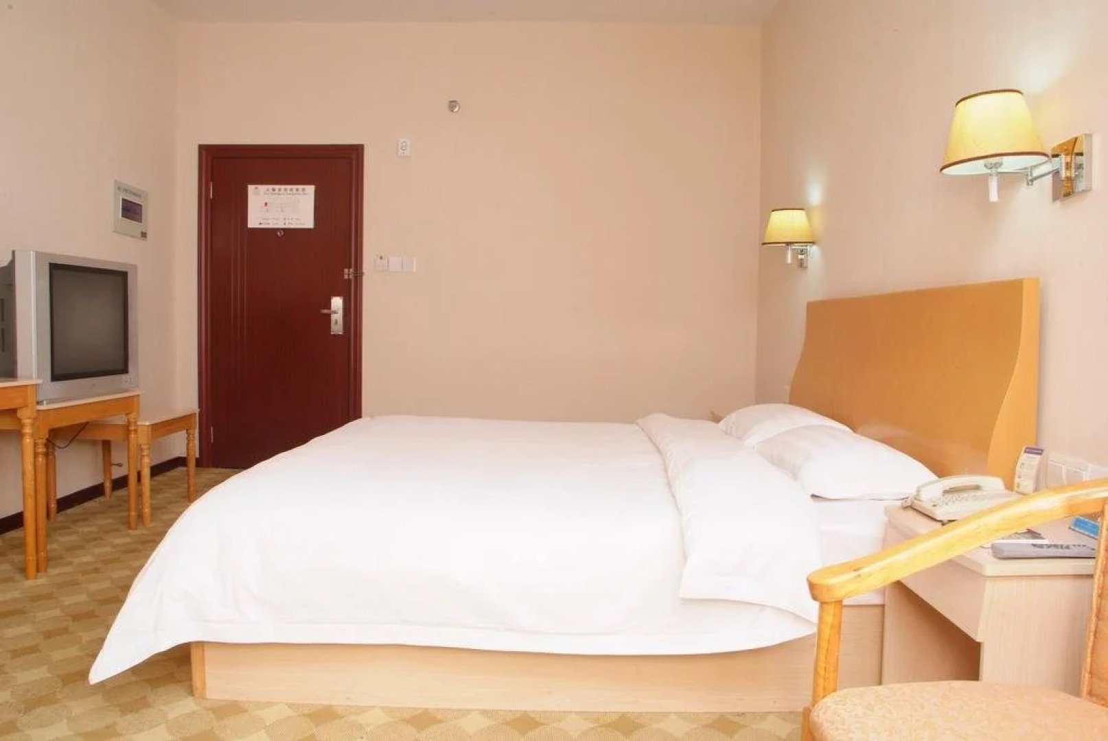 Super 8 Longyan Fa Zhan Plaza