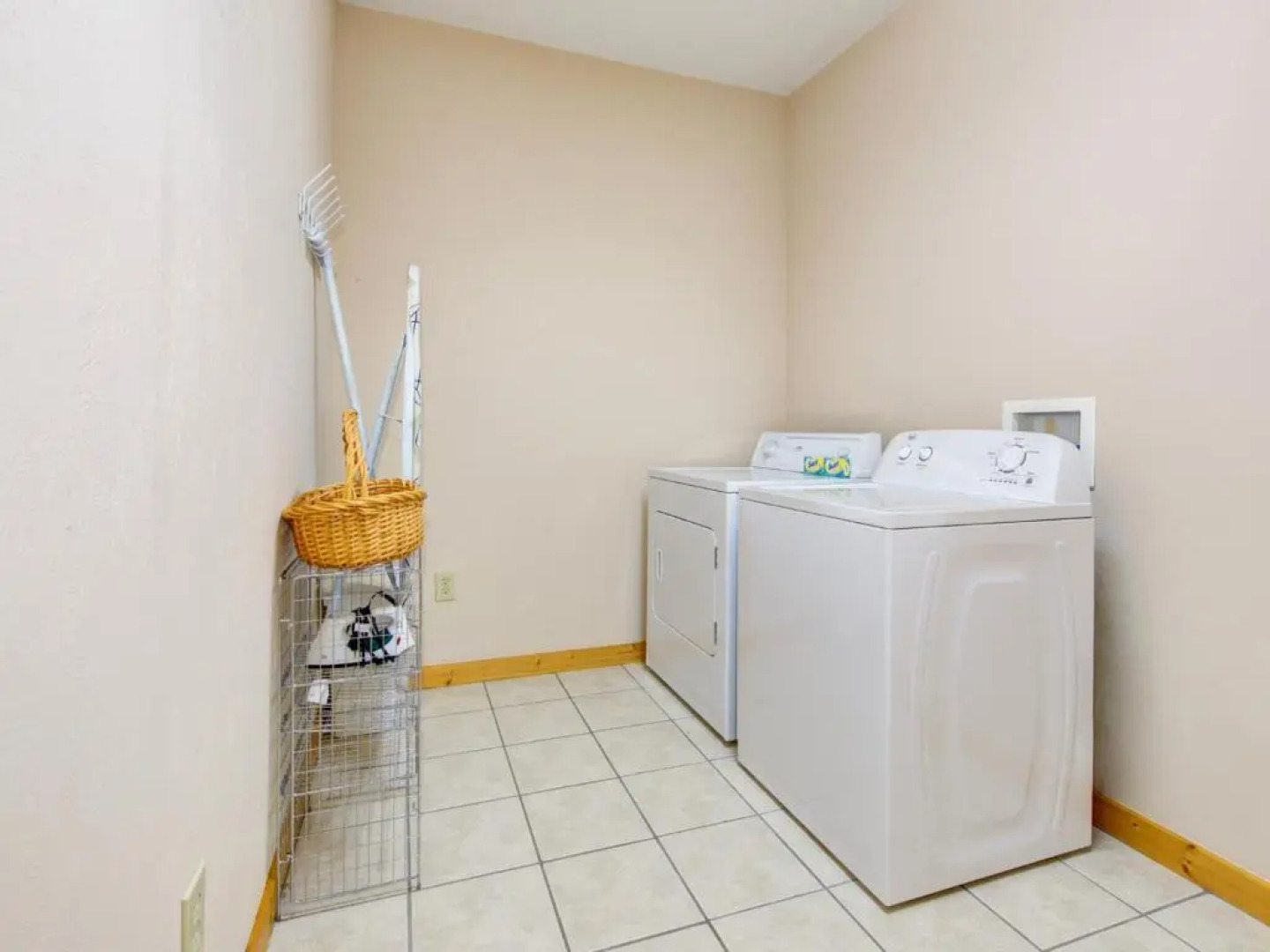 Mountain Magic, 3 Bedroom, Pool, Hot Tub, Game Room, Fireplace, Sleeps 9