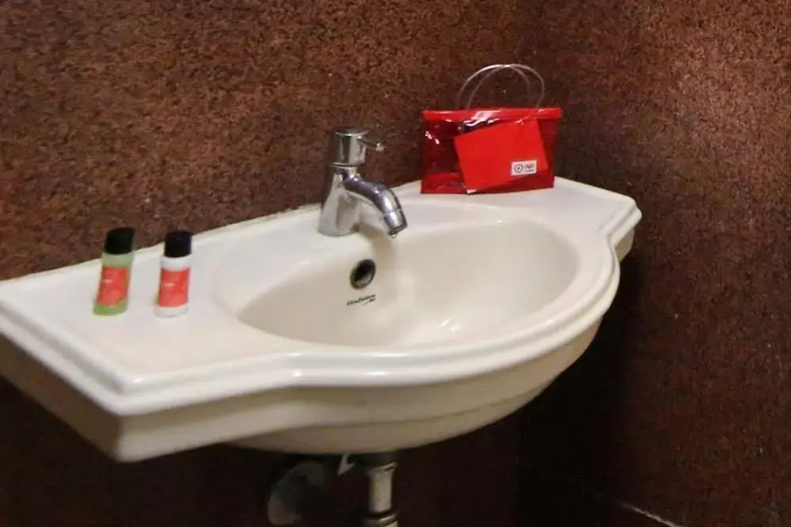 OYO Rooms Mahanadu Road Extension