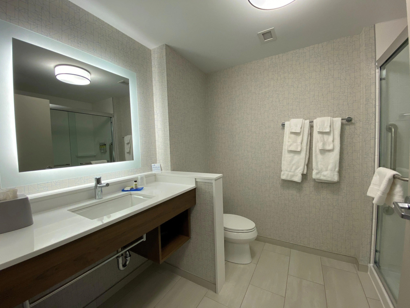 Holiday Inn Express & Suites Aurora by IHG