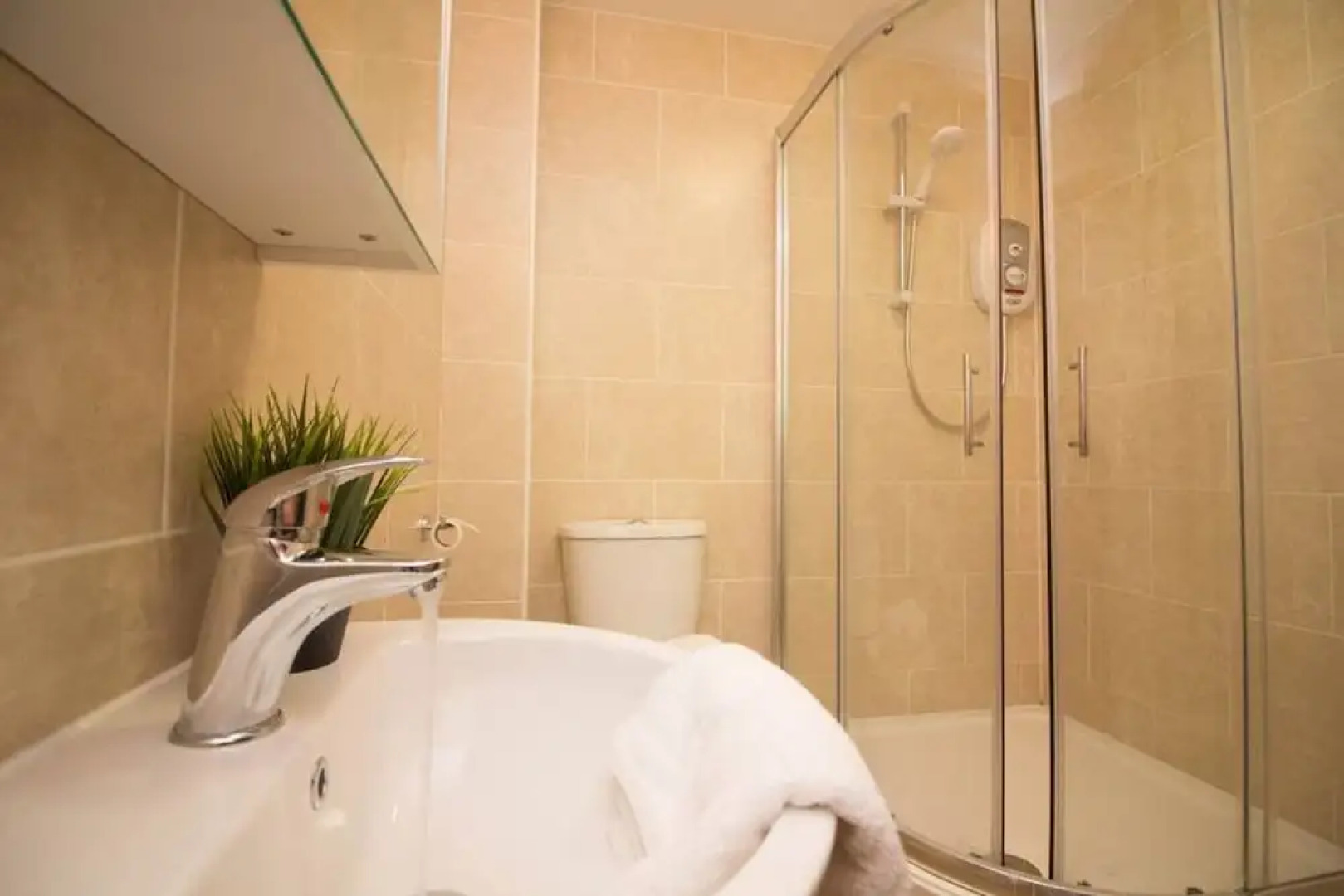 Stayzo Stylish Accommodation in Southampton 10