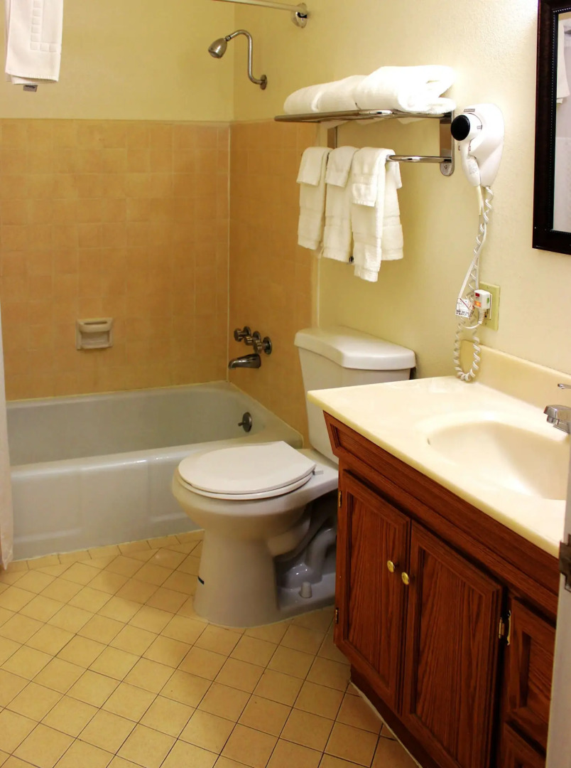 Rodeway Inn Near University-Gateway to Yosemite