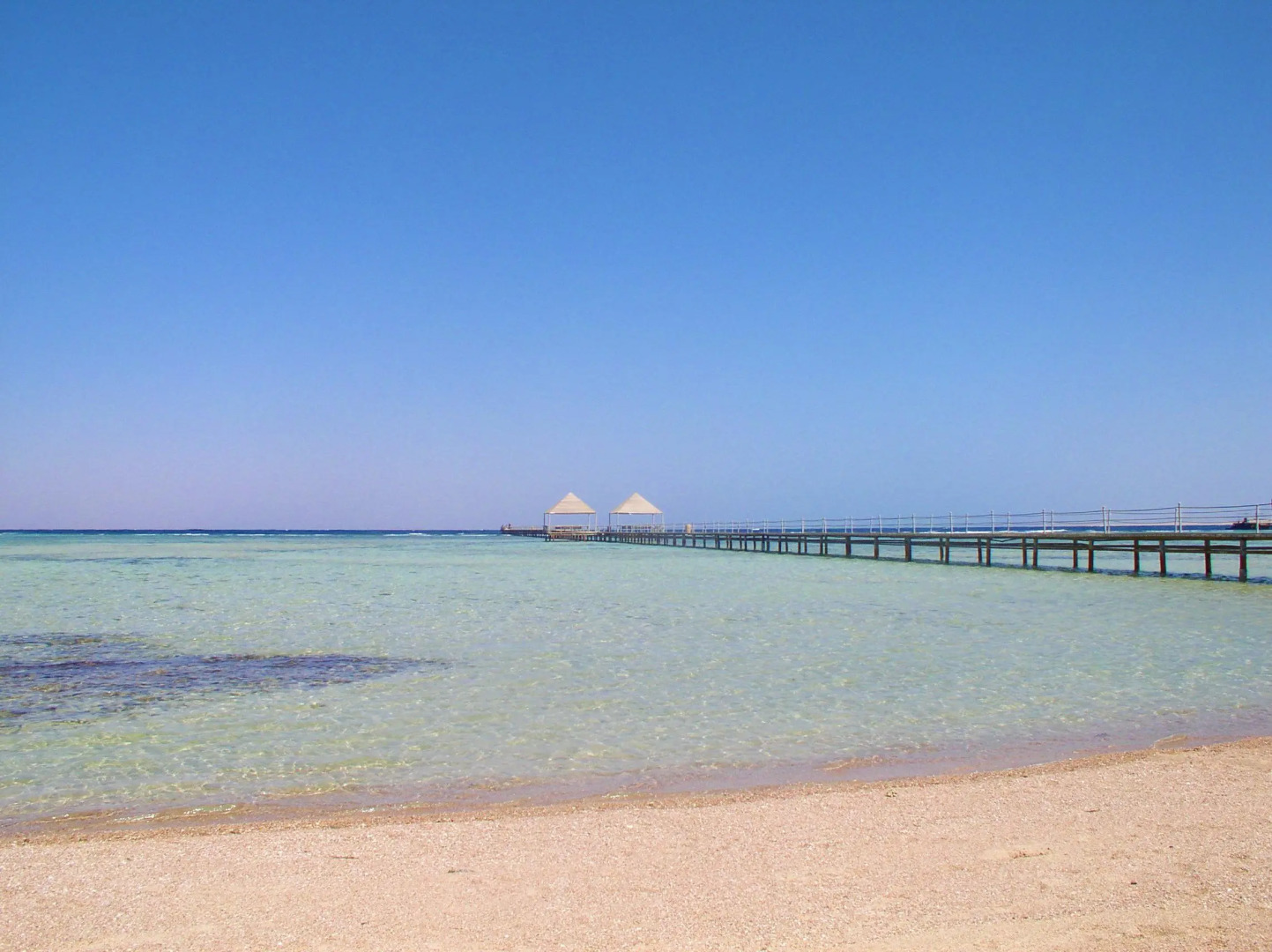 Курортный отель Amwaj Oyoun Resort & Casino