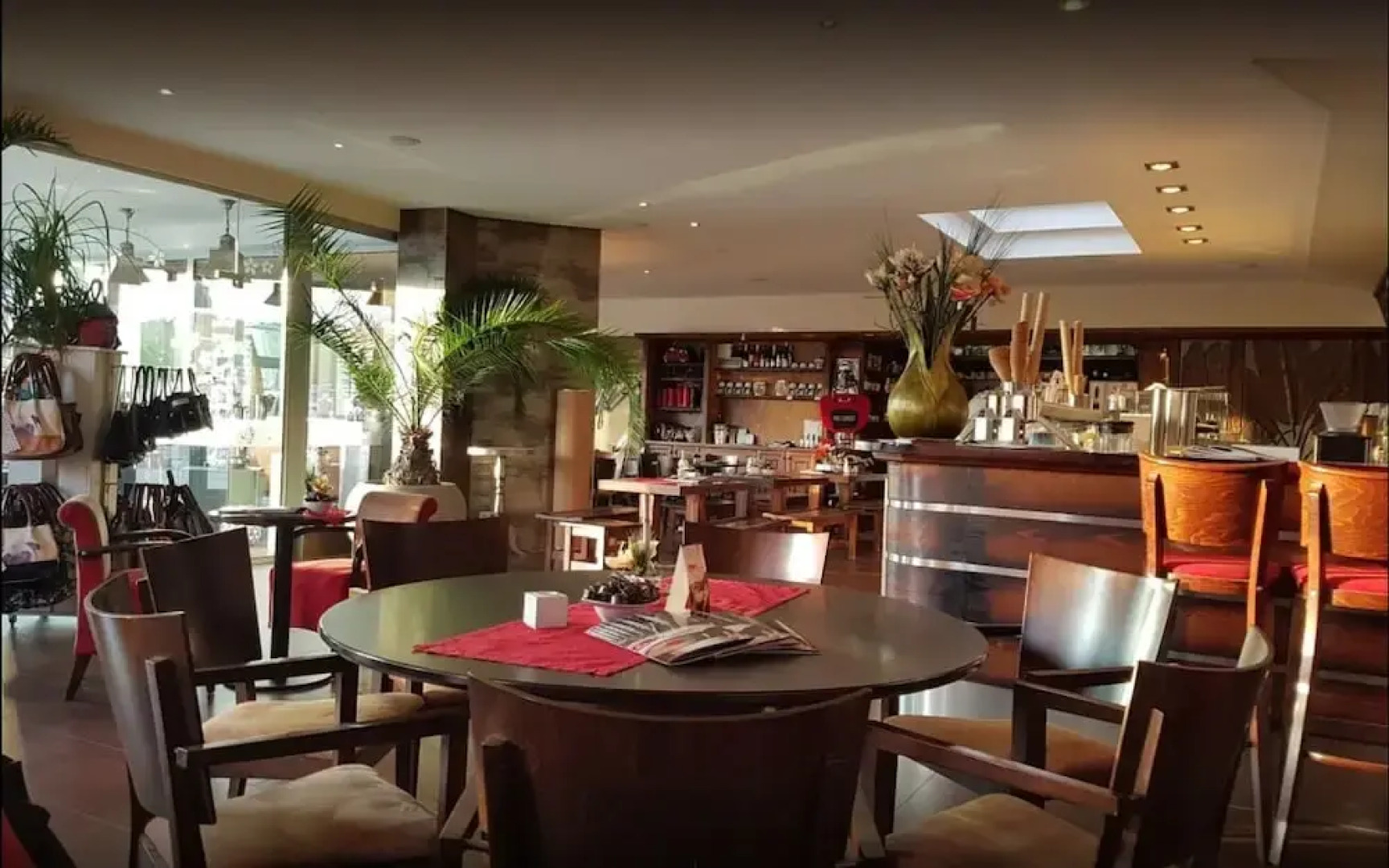 Moness Hotel und Kaffeerösterei