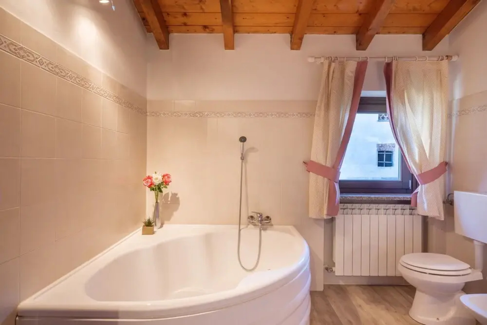 La Luna nel Lago Lake View Garden