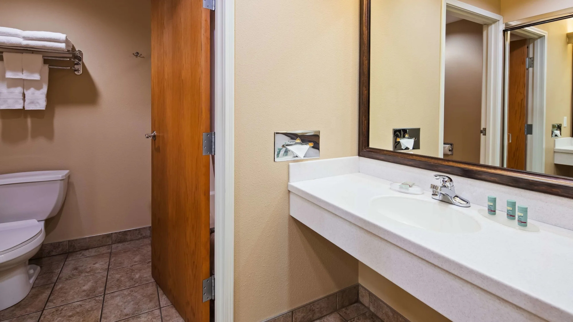 Best Western Lodge At River's Edge