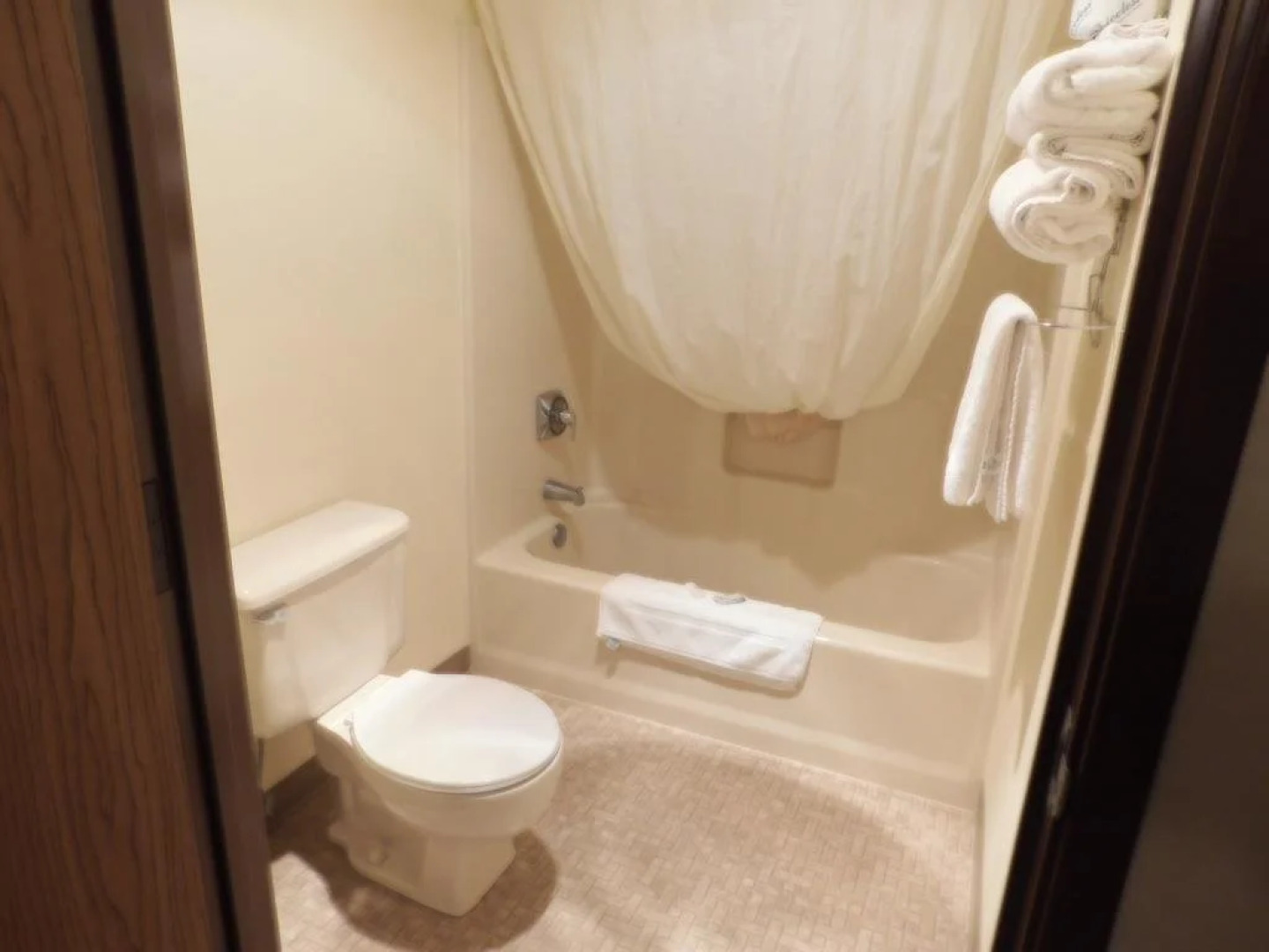 AmeriVu Inn and Suites