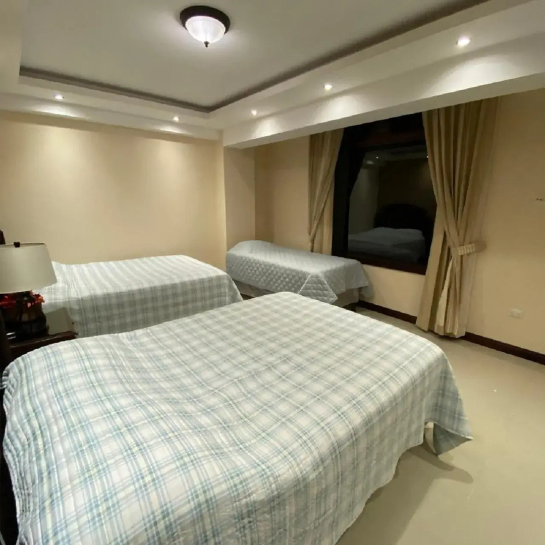 Torres de Atitlan 4 Bdrm-3 Bthrm Full Floor - for 10 people