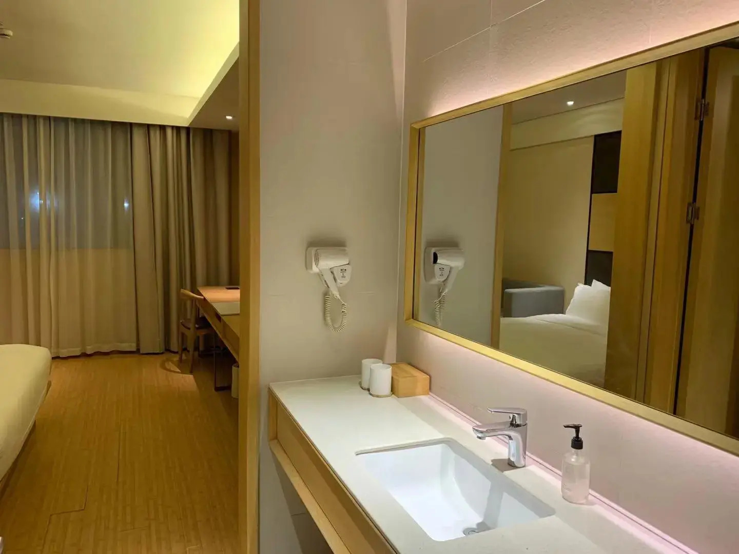 Ji Hotel Shanghai Oriental Pearl Tower