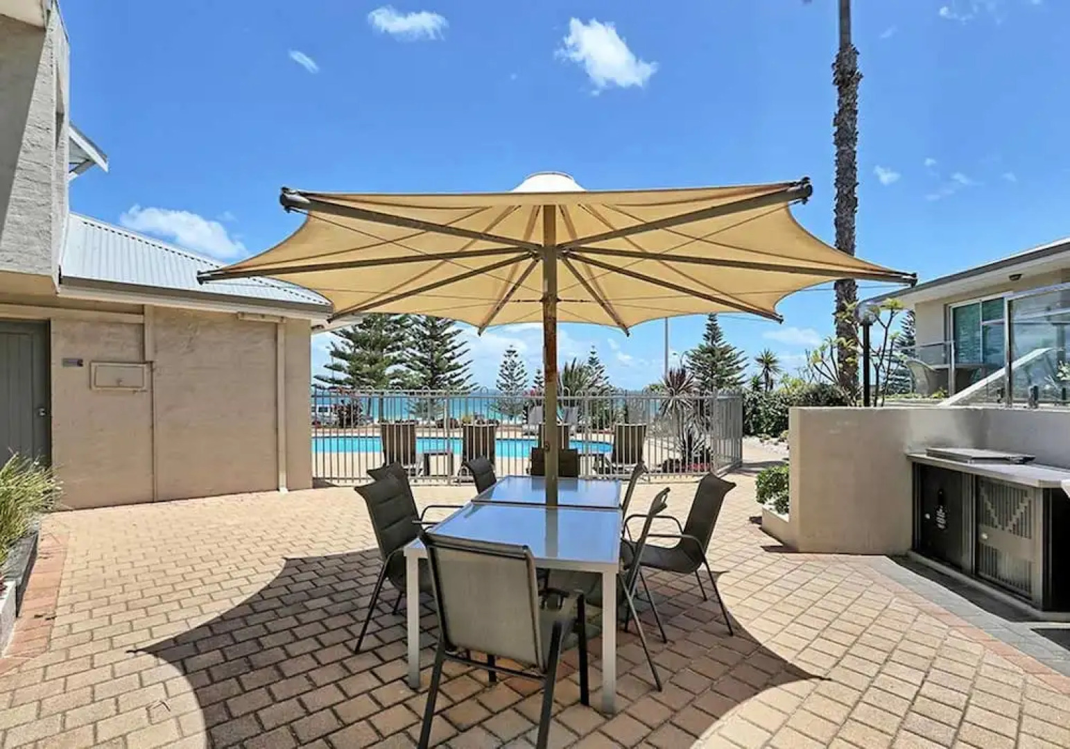 Scarborough Beach Front Resort - Shell Four