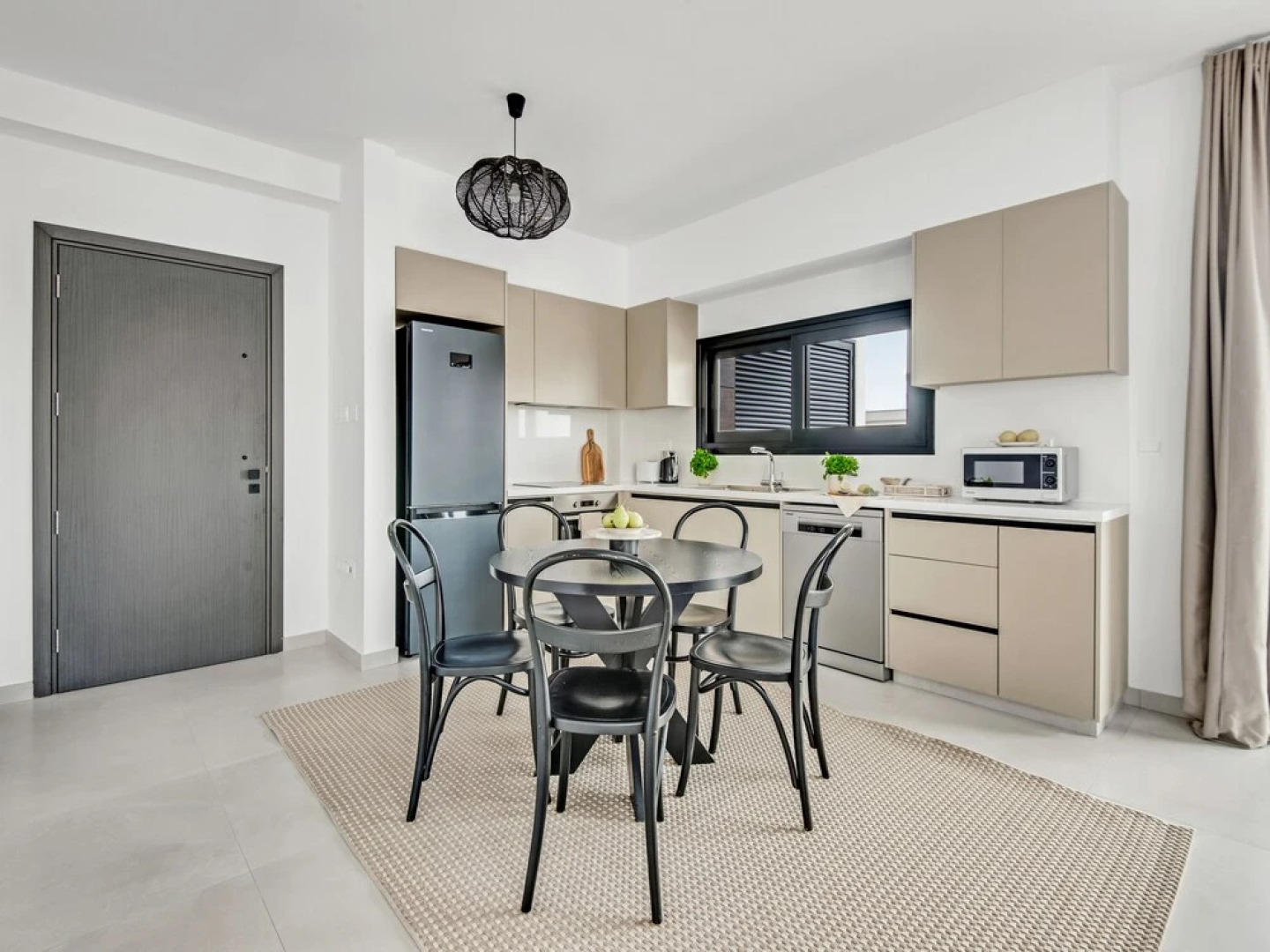 Sanders Only - Lovely 1-bdr Apt With two Balconies