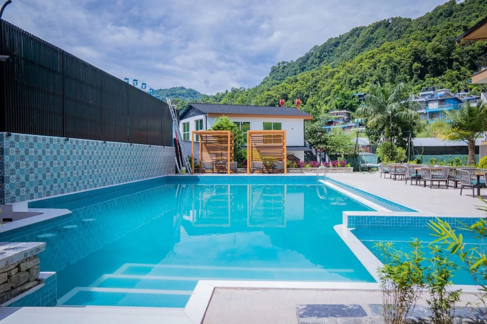 Majestic Lake Front Hotel & Suites