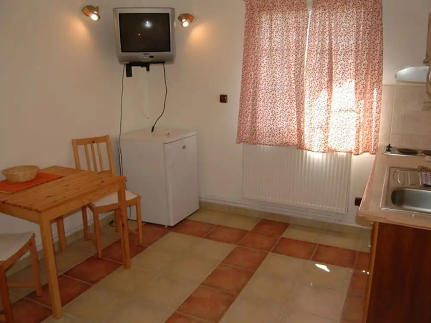 Comfortable Apartment With Private Terrace, Near Lipnolake Beach