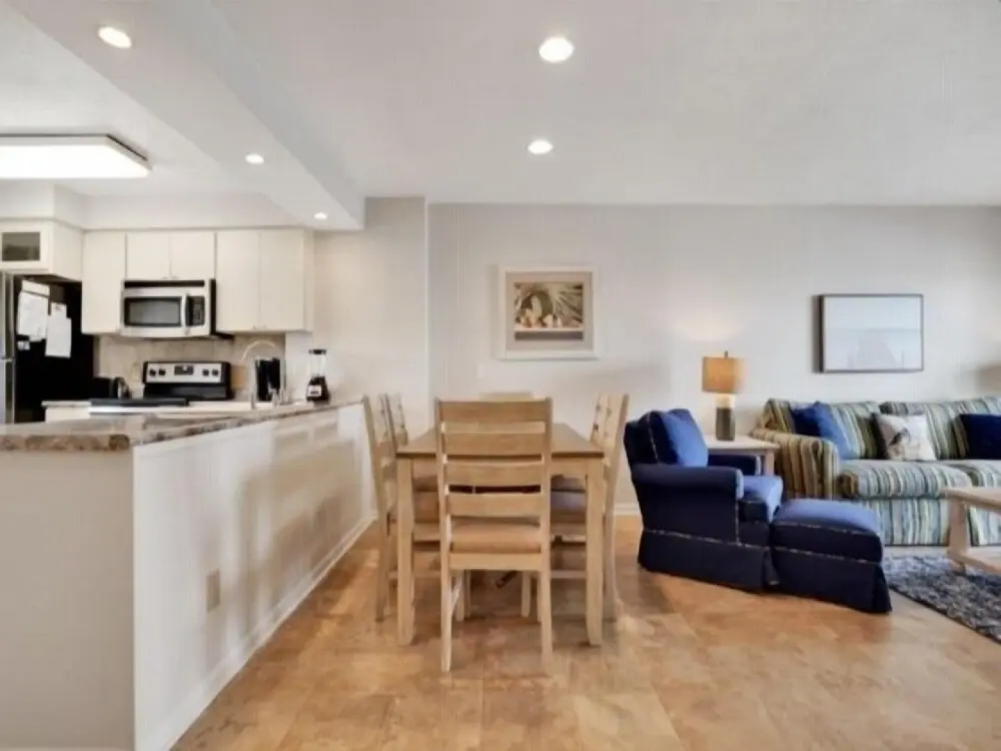 Sandy Toes - Unbeatable Location Within Biking Distance To Dining, Shops, And Entertainment! 2 Bedroom Condo by Redawning