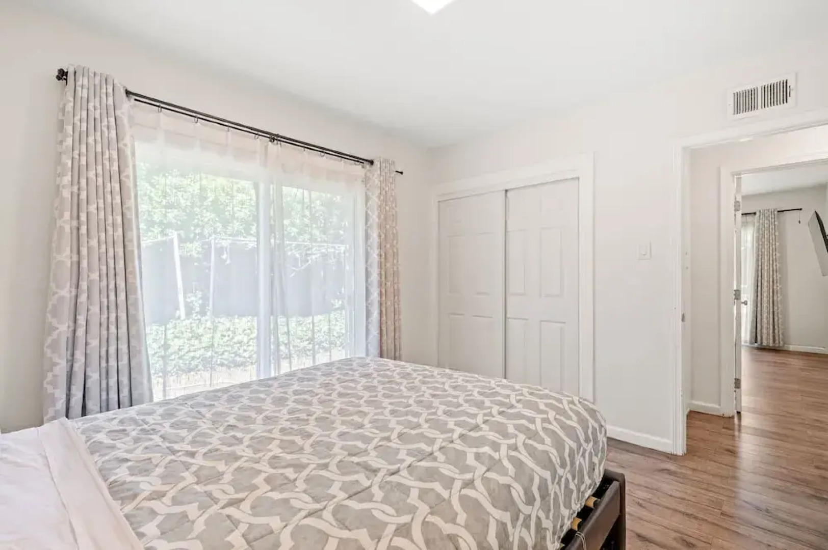 Spacious Family Friendly House in Central Location