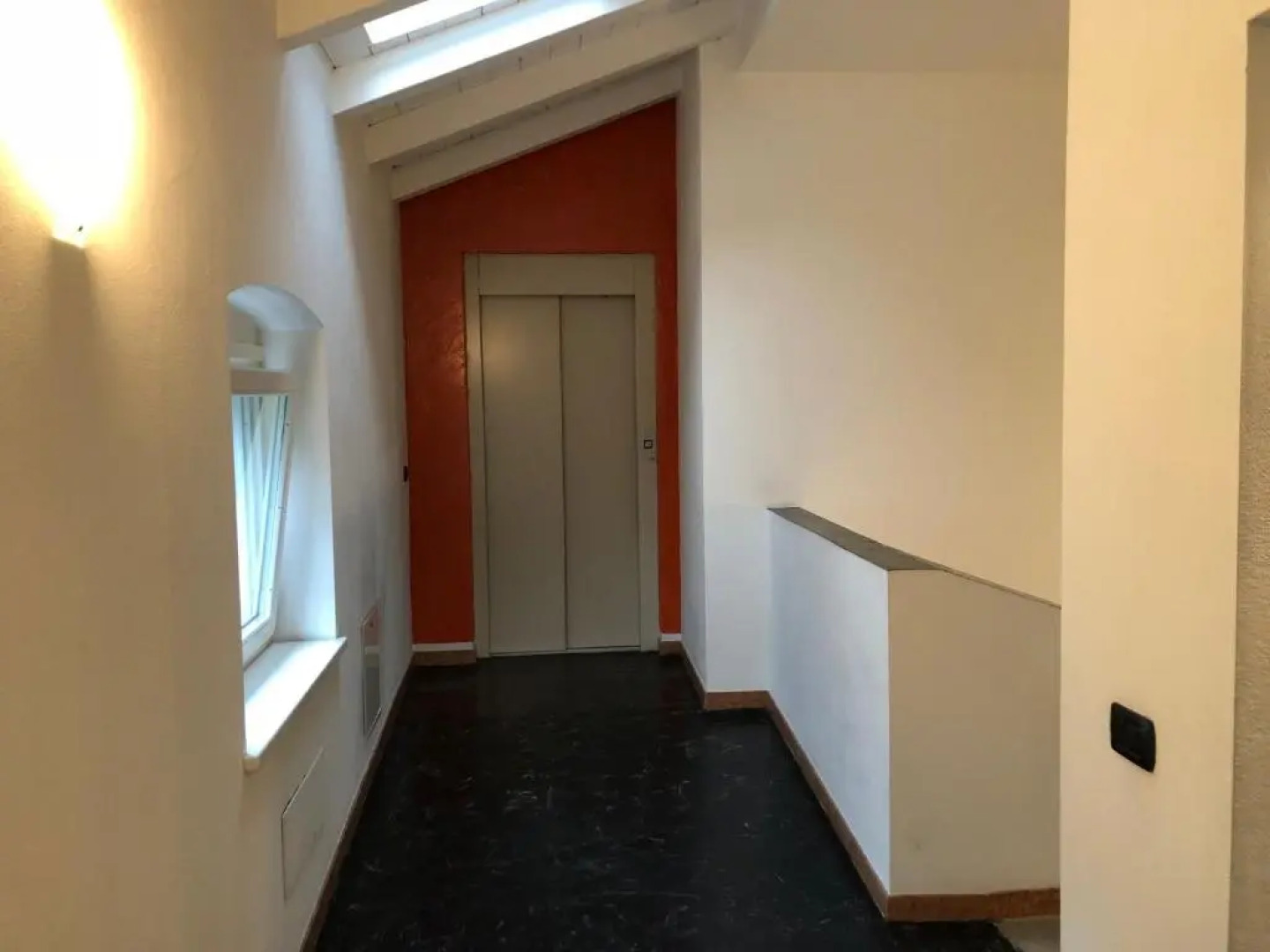 White Residence Apartment