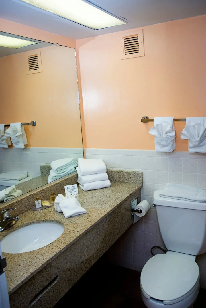 Quality Inn & Suites Gulf Breeze Bayside near Pensacola Beach