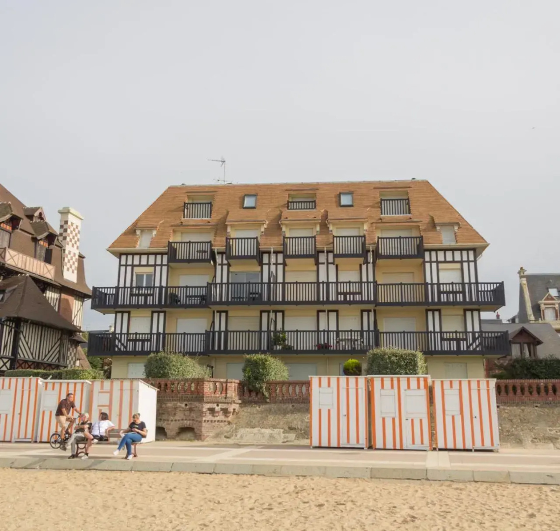 Charmant appartement face à la Mer avec balcon