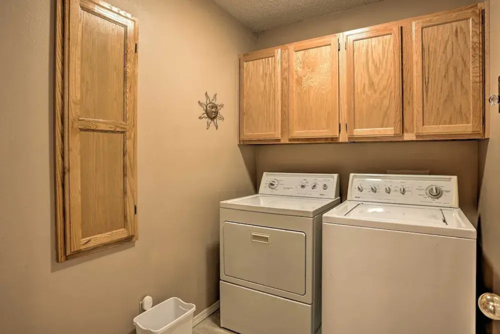 Beaver Lake Retreat w/ Deck & Private Hot Tub