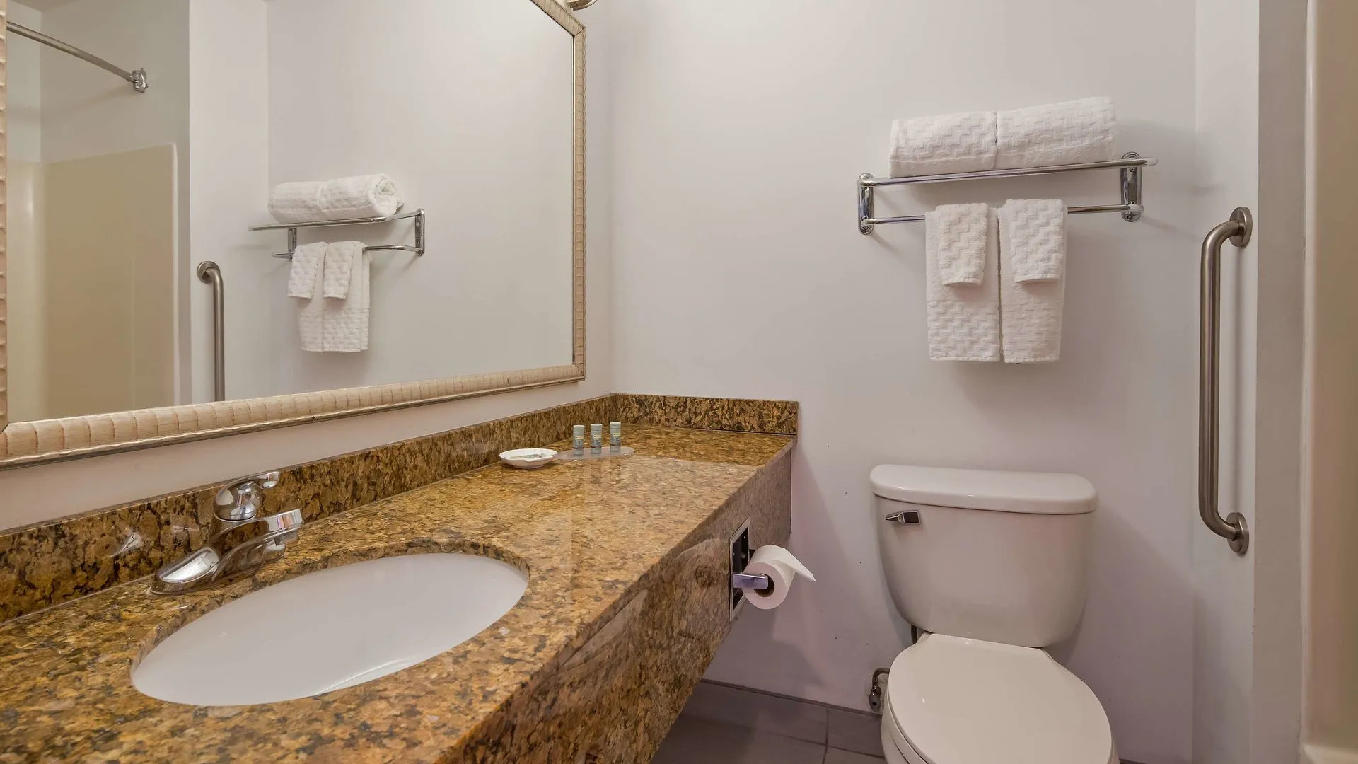 Spark by Hilton Oak Forest