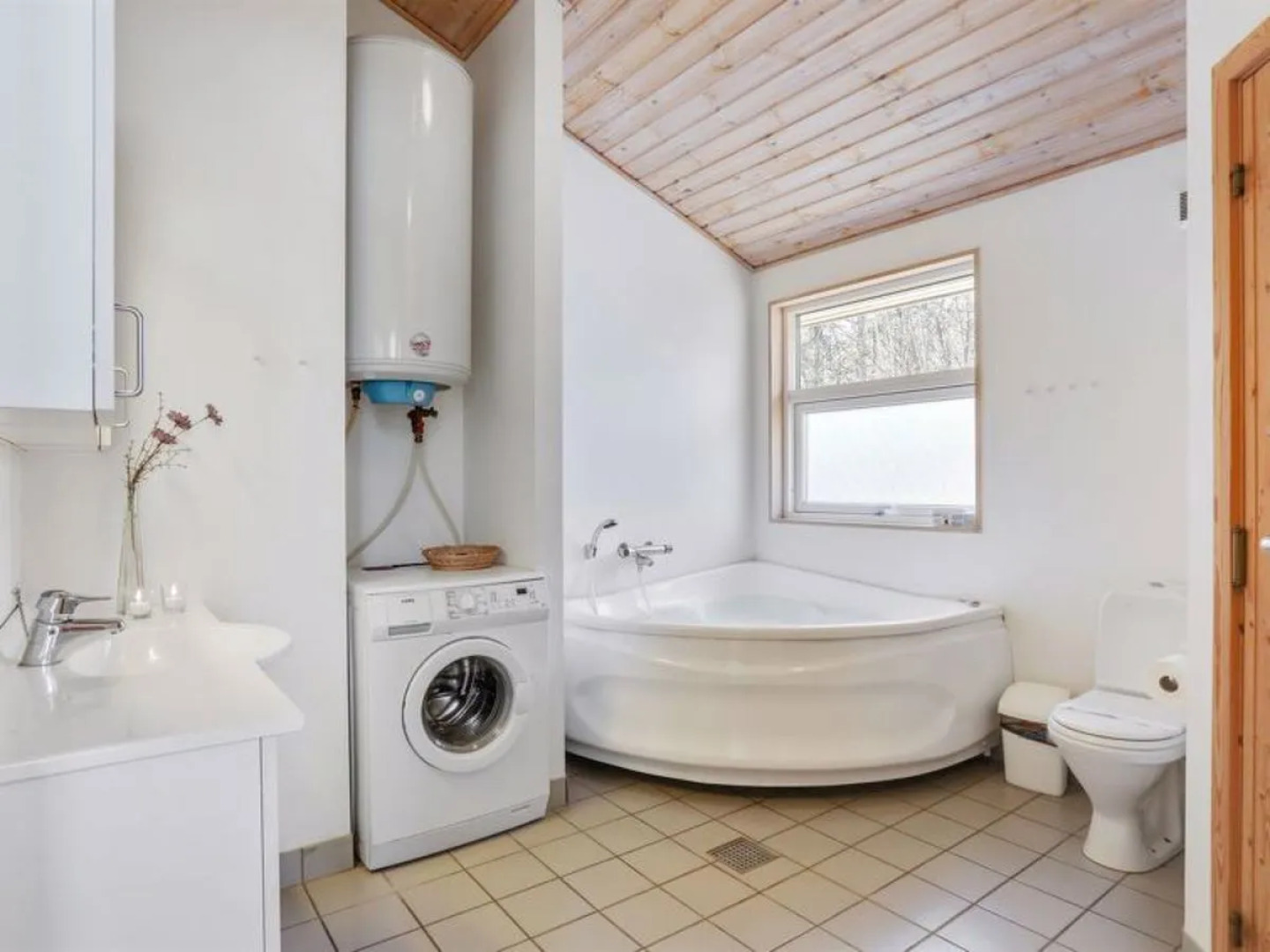 "Karin" - 800m from the sea in Bornholm