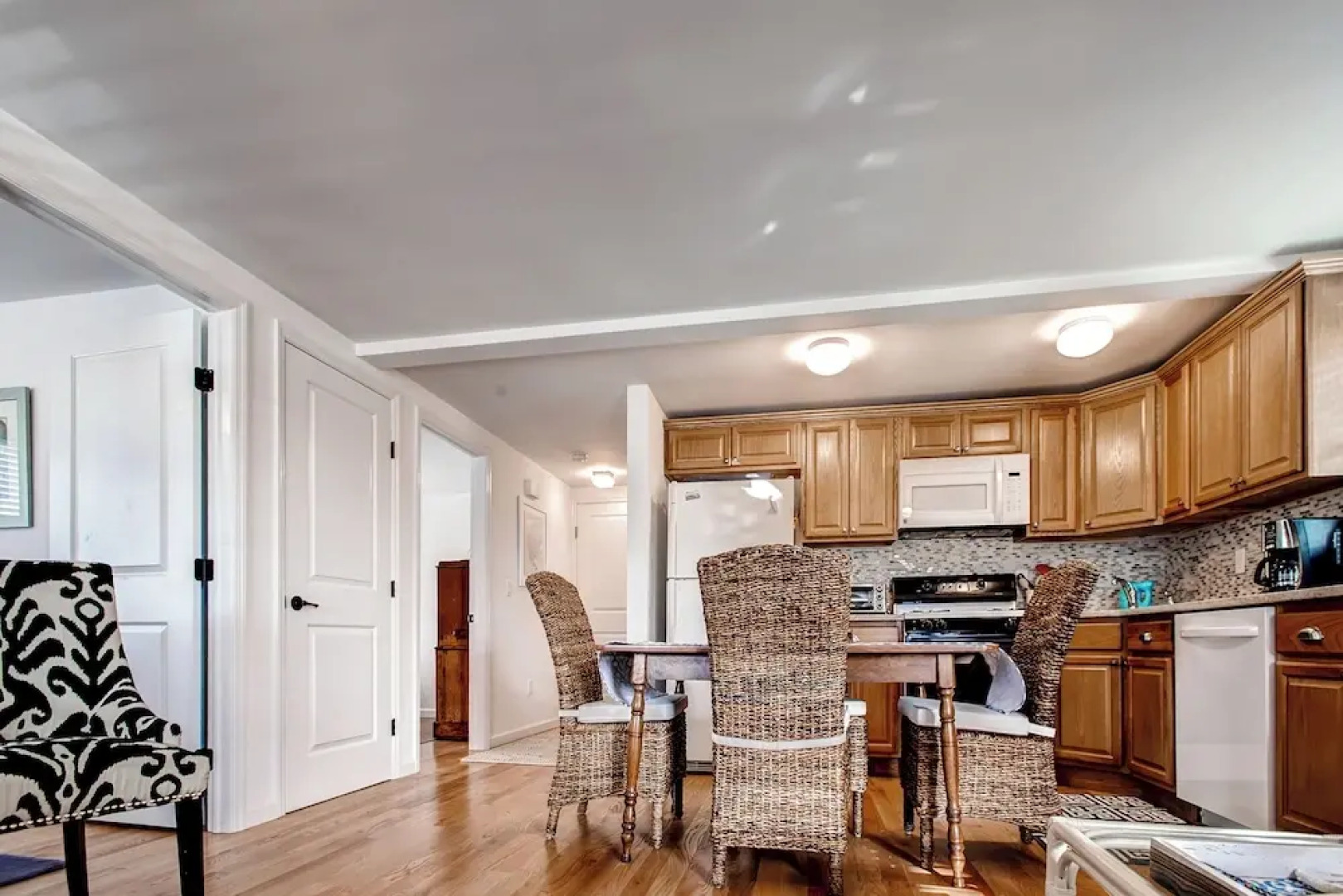 Recently Renovated LBI Apt w/ Deck on Beach Block!