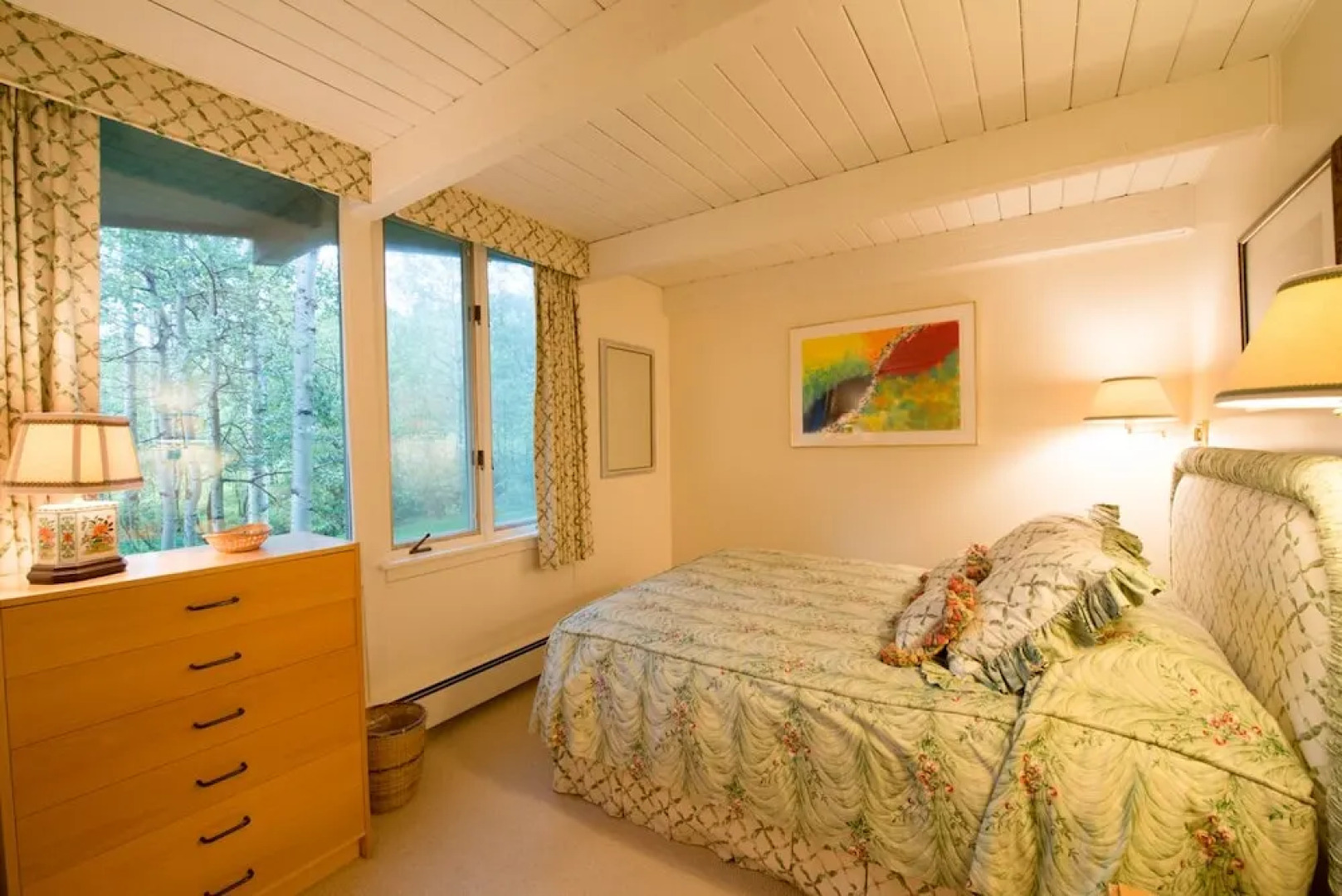 6BR 4BA Aspen Lodge Private Deck Mountain Views Hot Tub by RedAwning