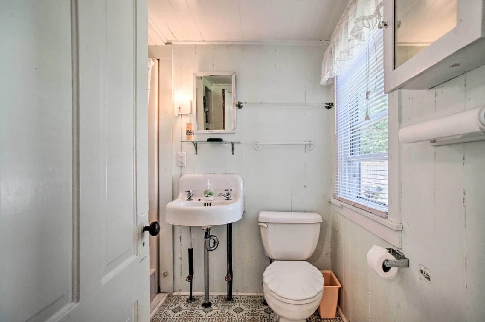 Charming MV Cottage: Walk to Dtwn Oak Bluffs!