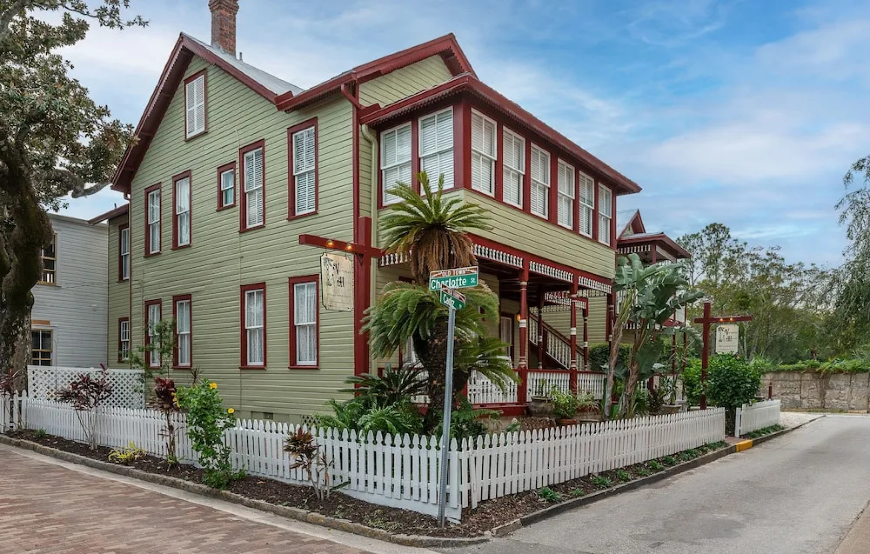Victorian House Bed & Breakfast