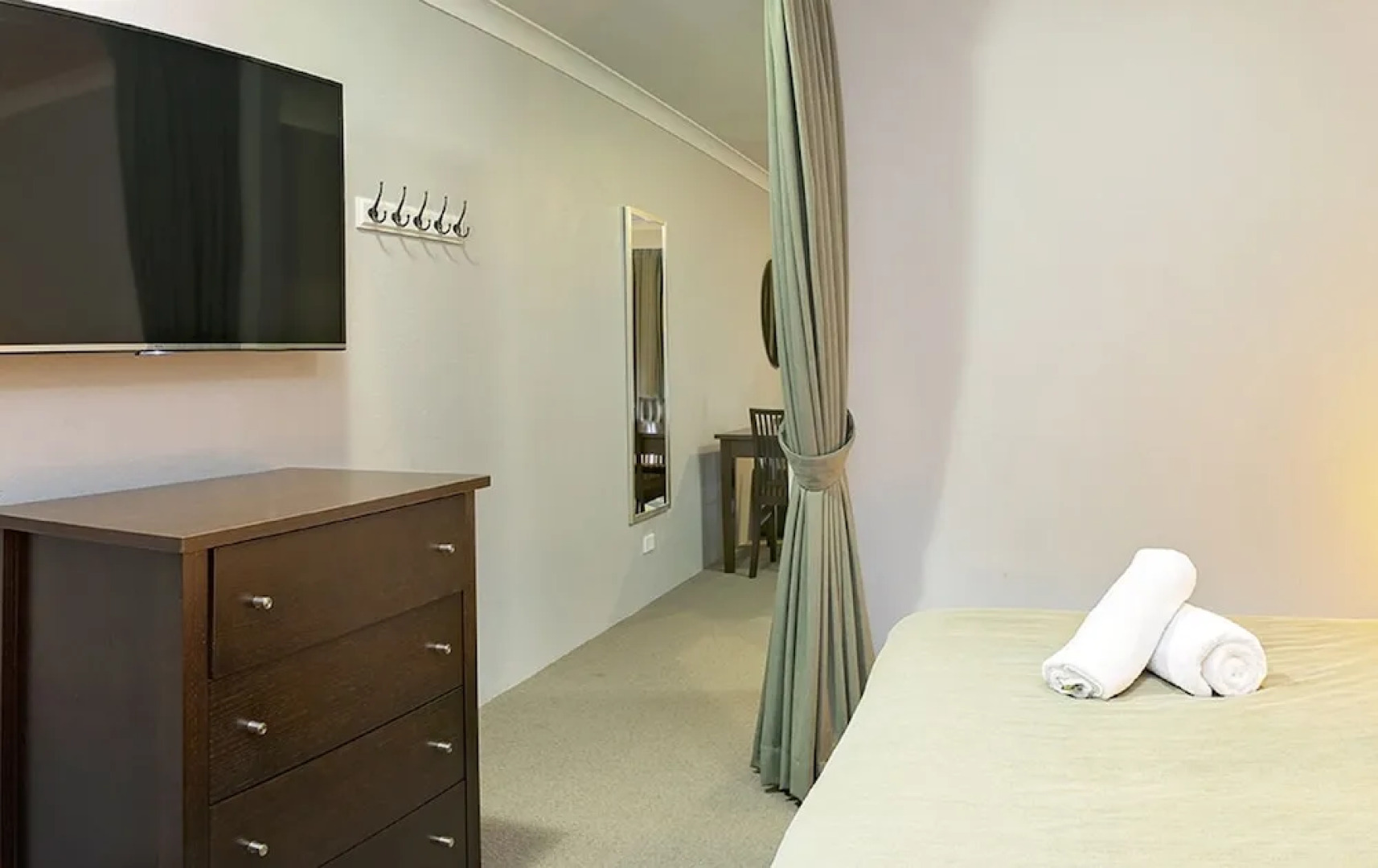 Horizons 418 - Lake Jindabyne Waterfront