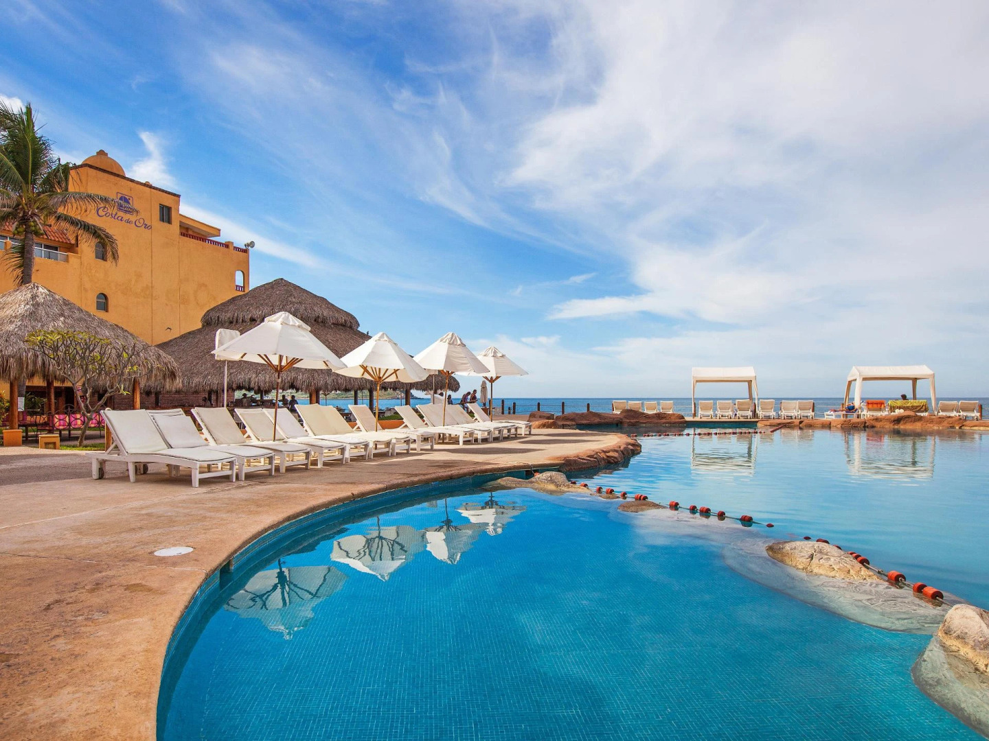 Costa De Oro Beach Hotel