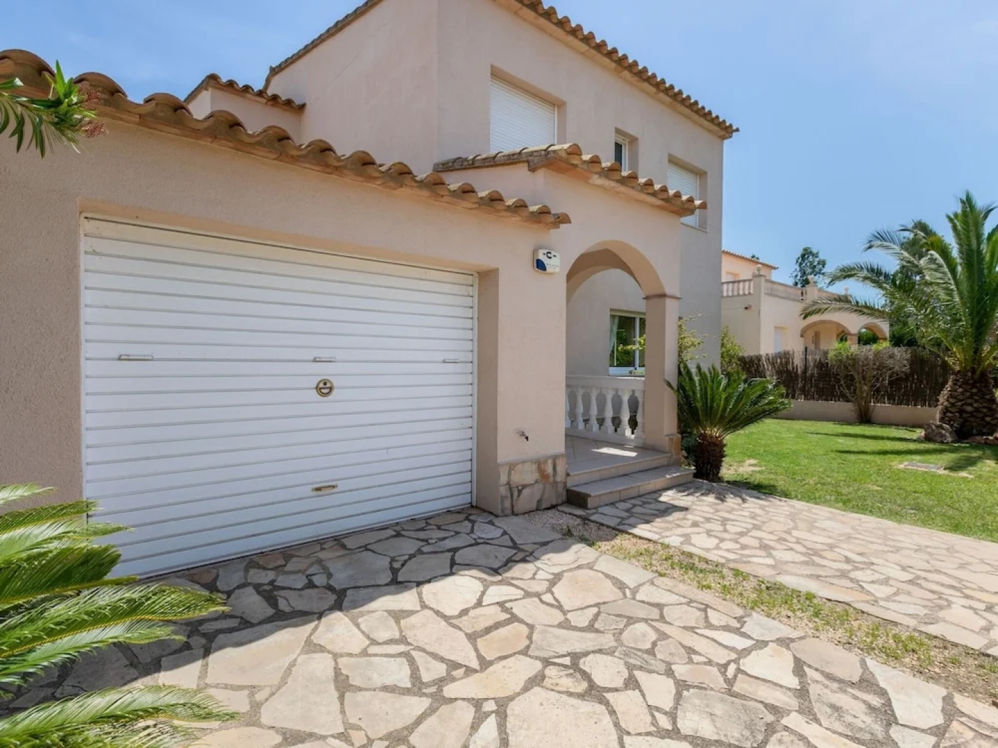 Magnificent Villa in Sant Pere Pescador with Private Pool