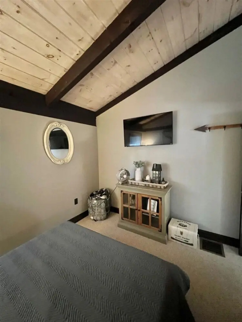 Alpine Village Getaway Limit 8 3 Bedroom Cottage by RedAwning