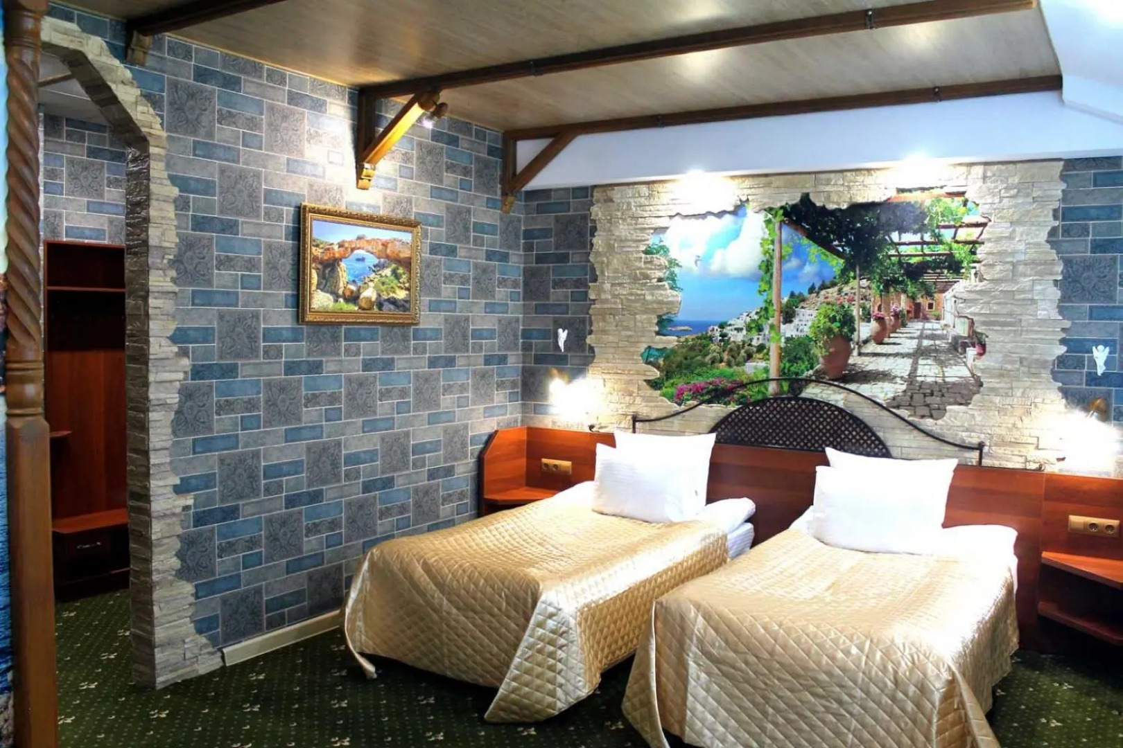 Отель Астрал