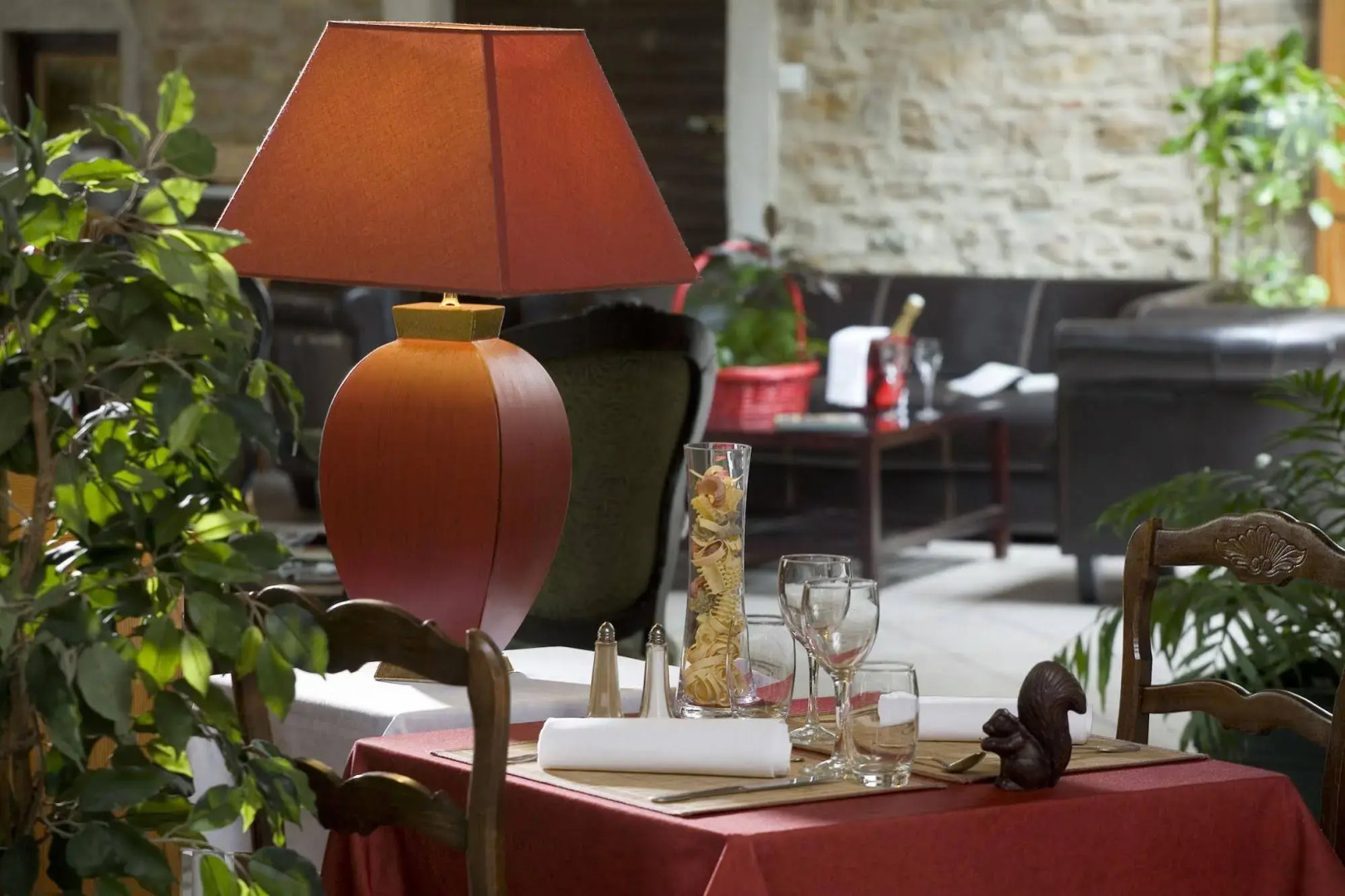 Logis Hôtel Tante Yvonne & son Restaurant semi-gastronomique Lyon Nord