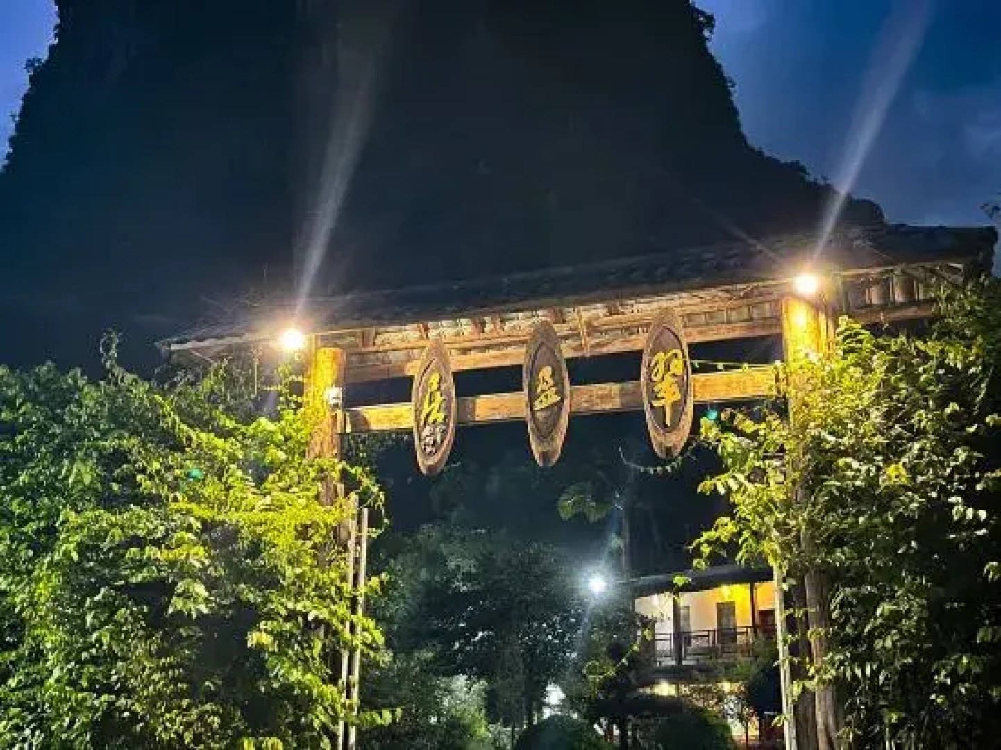 Yingxi Peak Forest Corridor Cuiying Residence