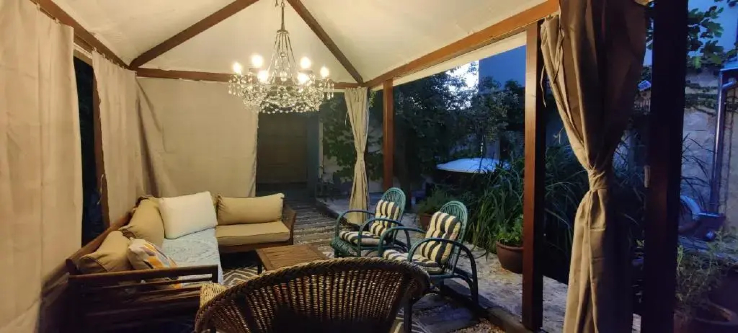 Viento de Ladera Piscina Natural Y Jacuzzi Ext