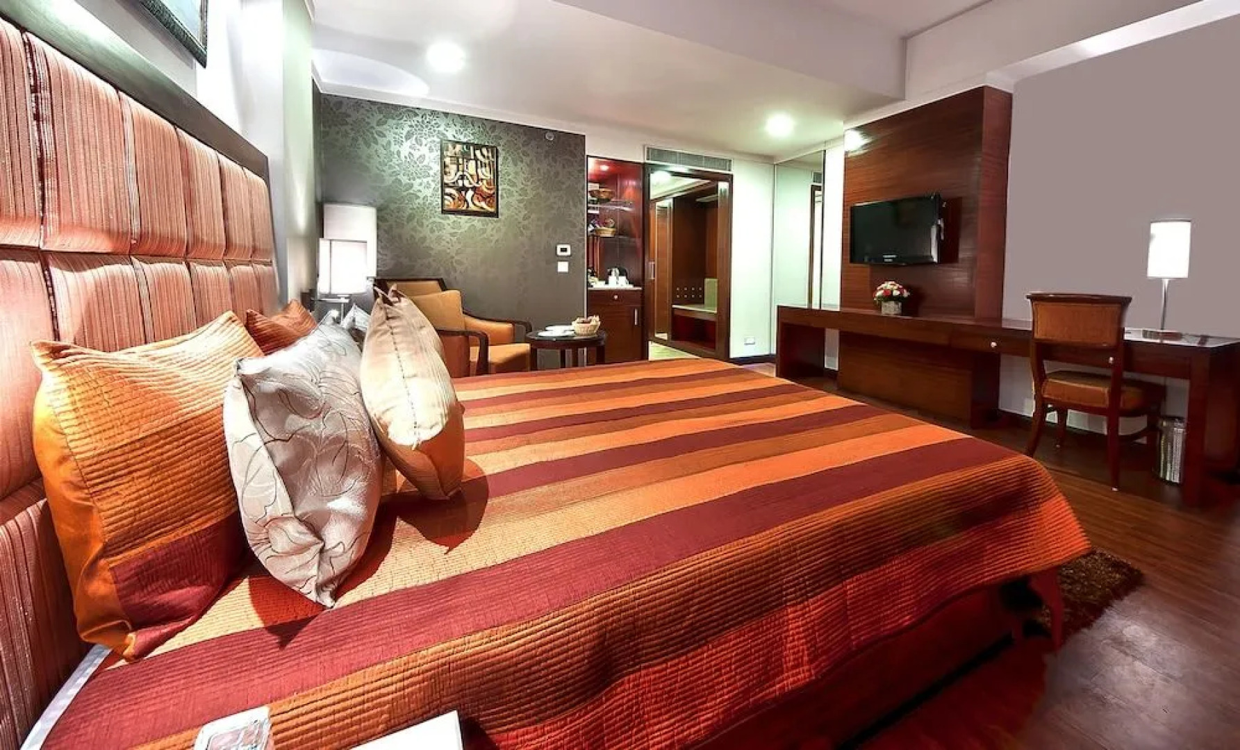 The Golden Plaza Hotel & Spa