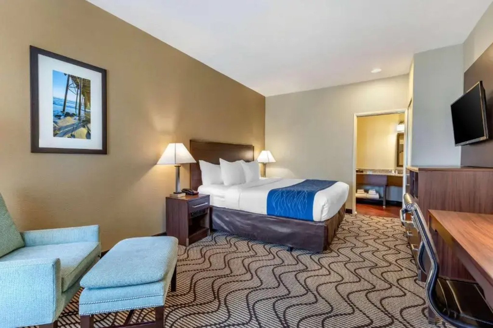Clarion Inn & Suites Orange County John Wayne Airport