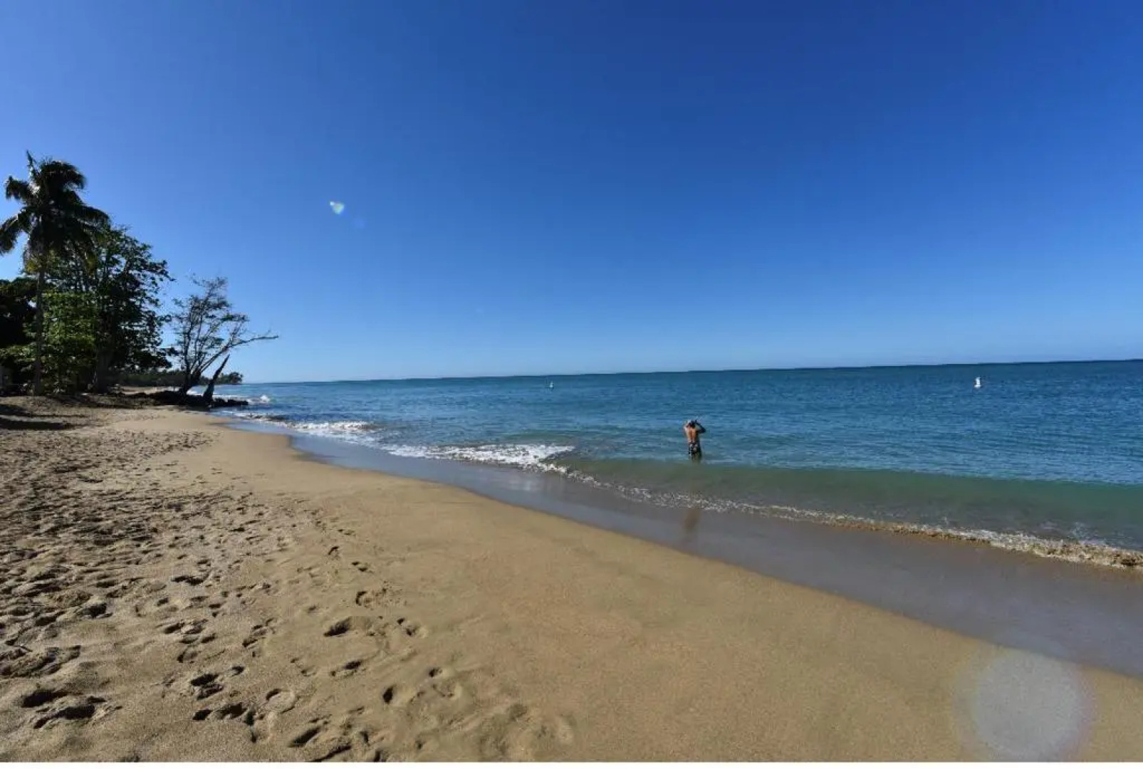 Coqui penthouse 2 across Rincon beach, pool, bbq, power and water bup