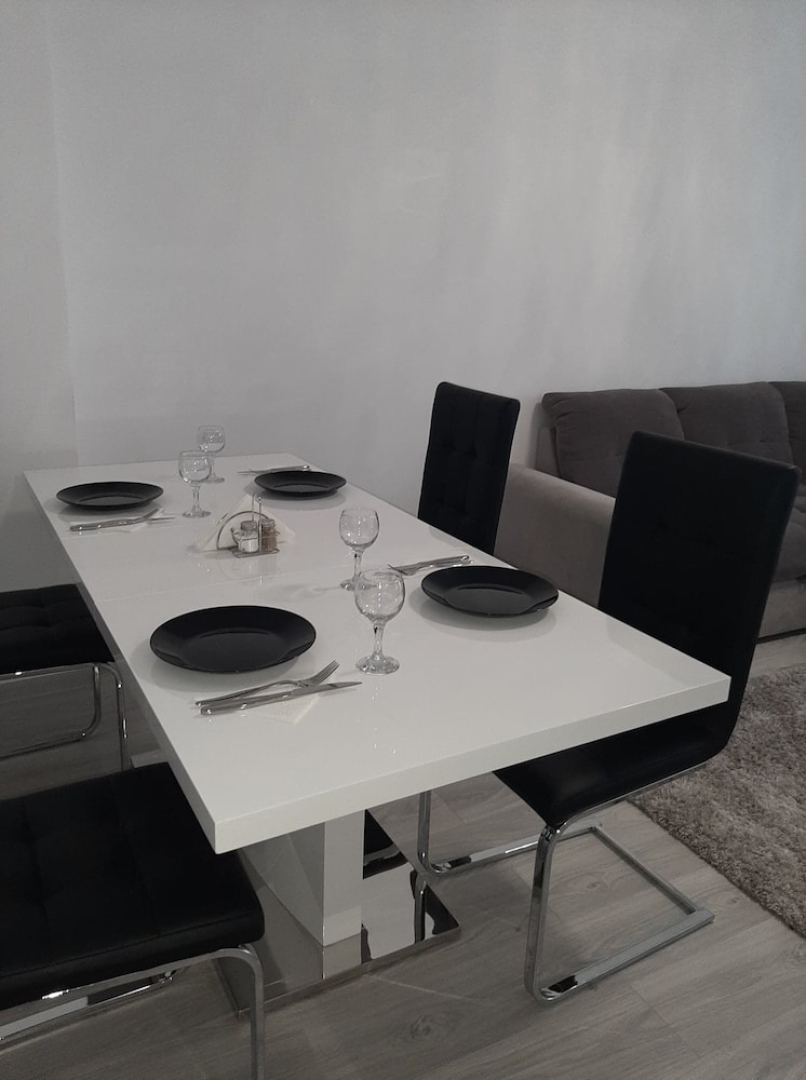 Inviting 1-bed House in Roșu