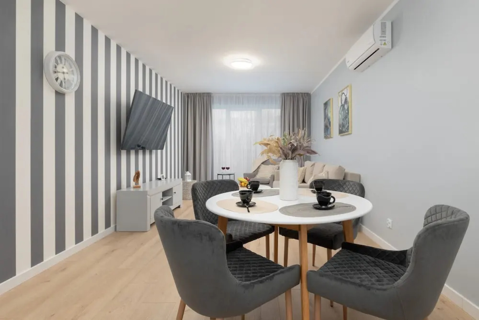 Dziwnów Spadochroniarzy by Renters