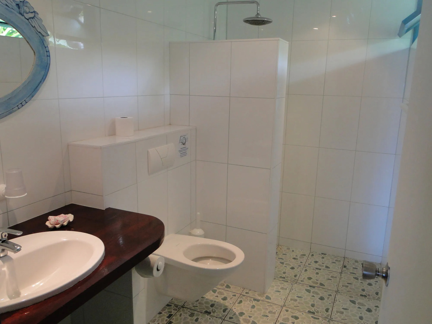 Linareva Moorea Beach Resort