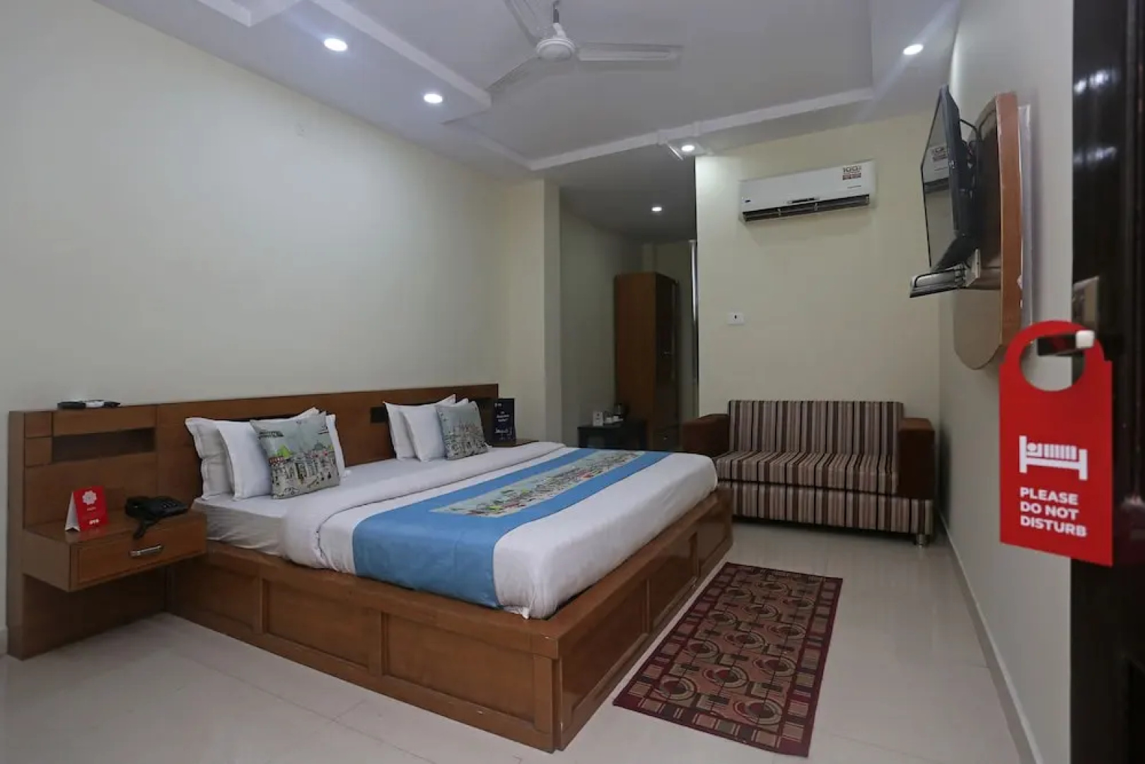 OYO 9565 Hotel New Shiv Murti