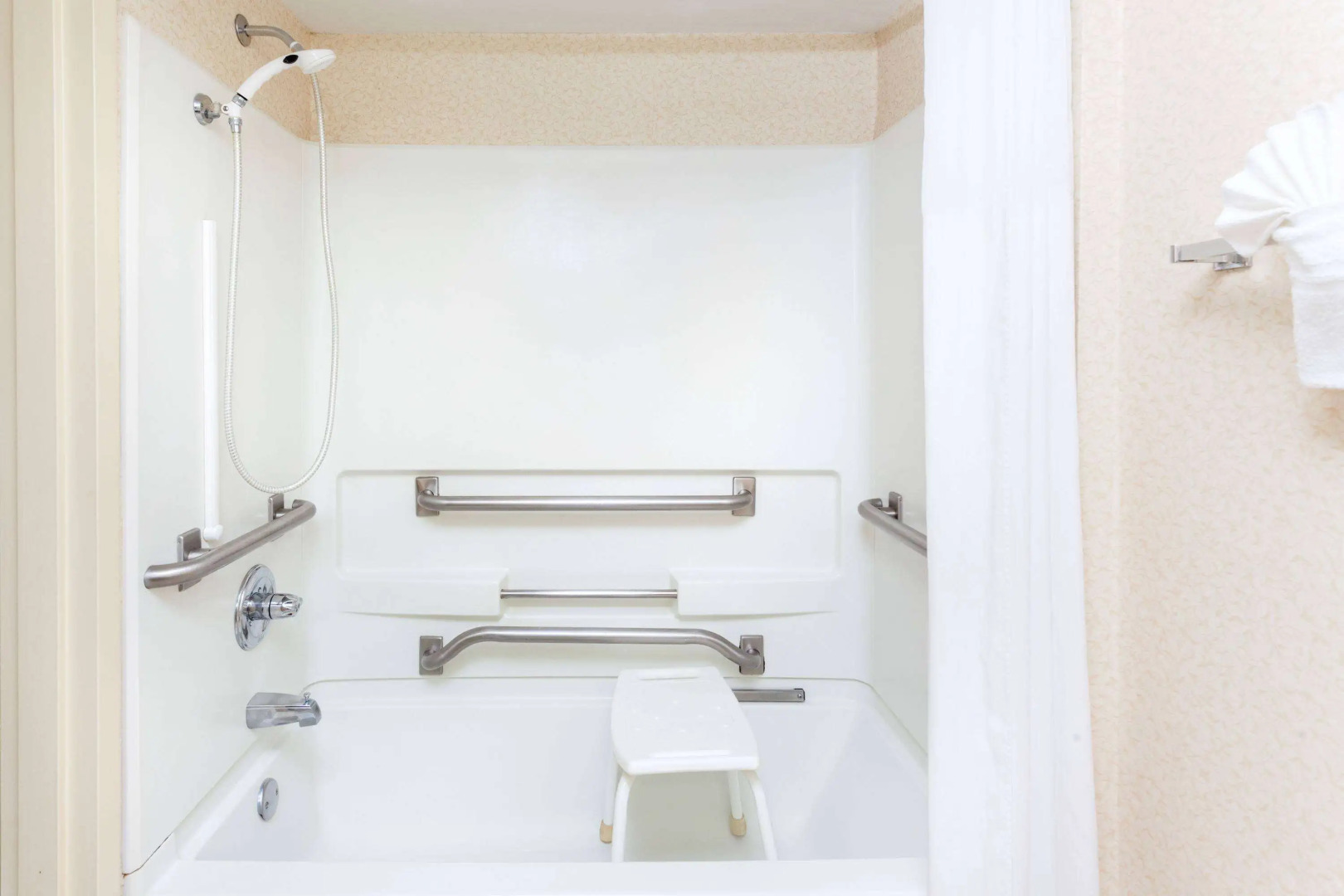 Days Inn & Suites by Wyndham Tucker/Northlake