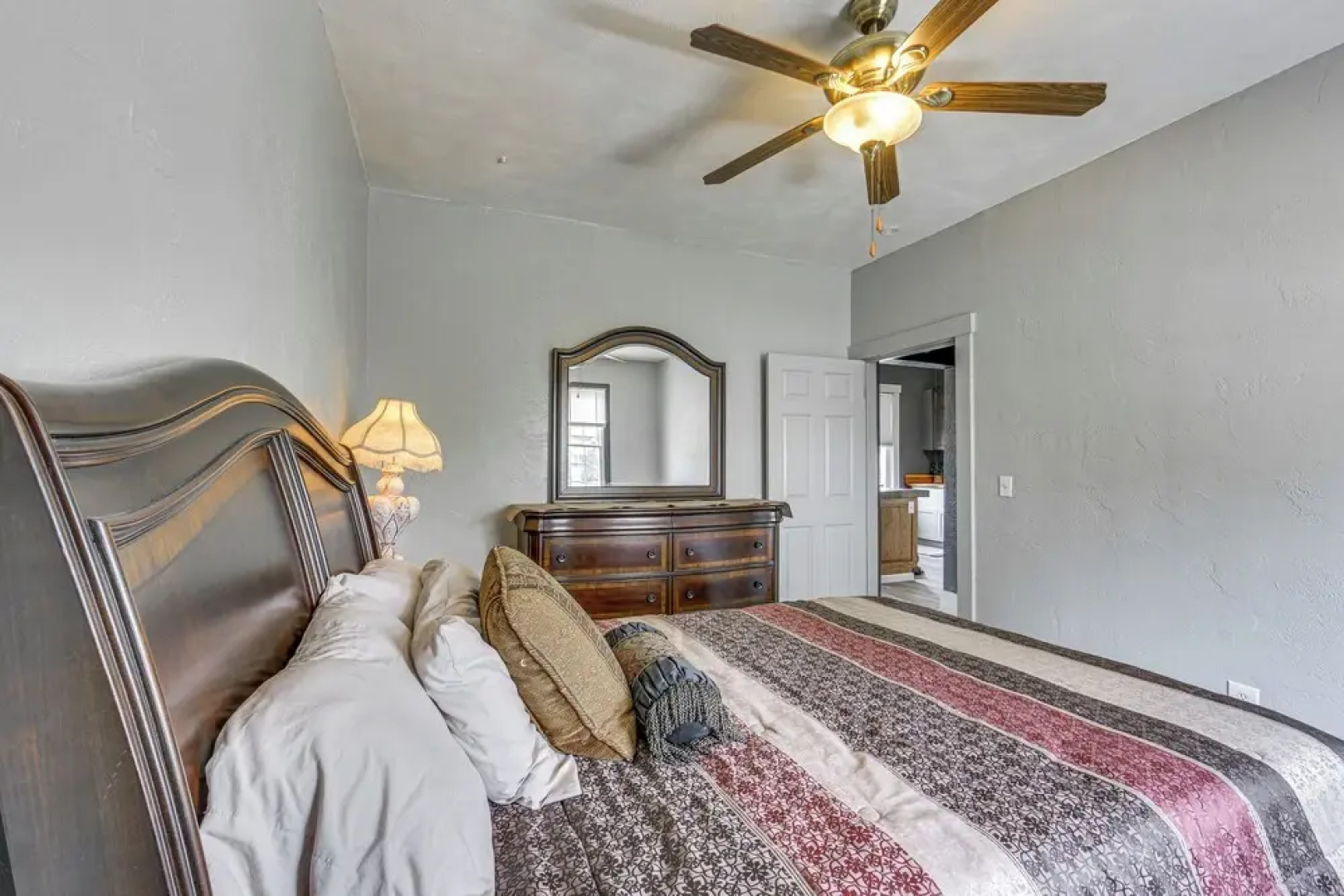 Updated New Kensington Home w/ Deck: 22 Mi to Pgh!