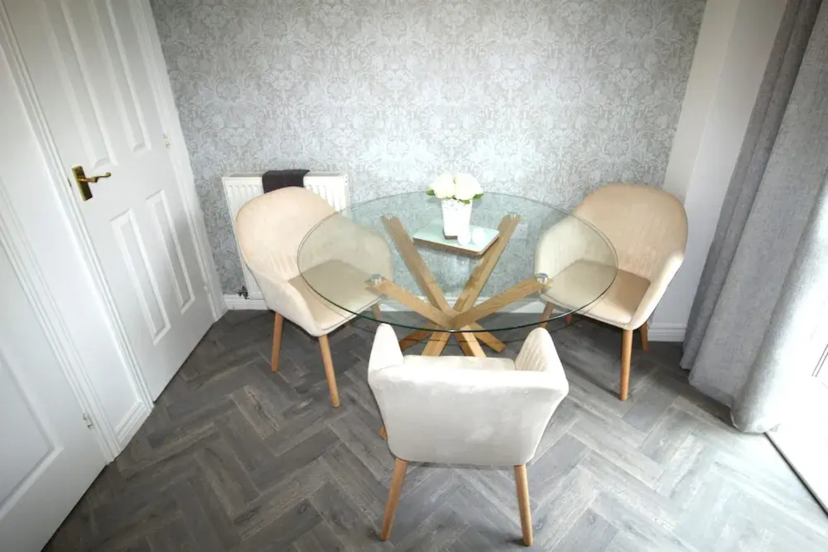 2 Bed House - Large Garden - Pet Friendly