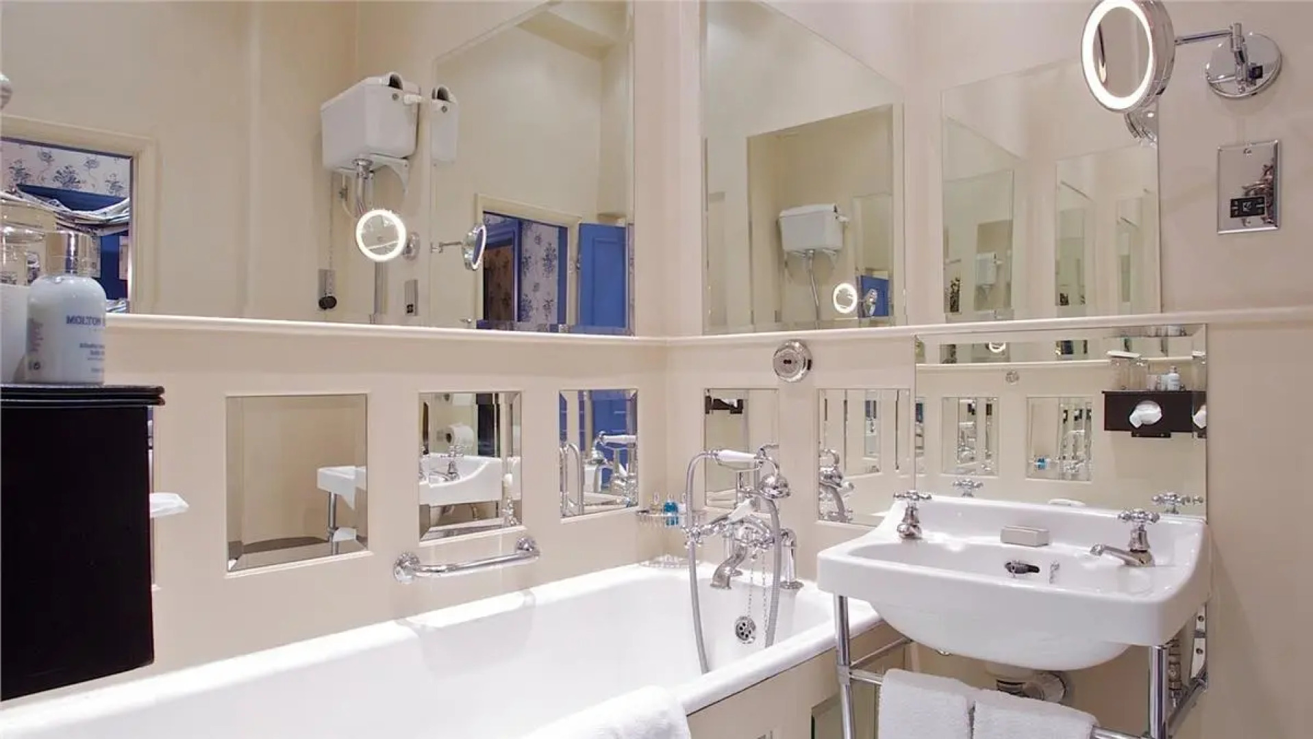 11 Cadogan Gardens and The Apartments by Iconic Luxury Hotels