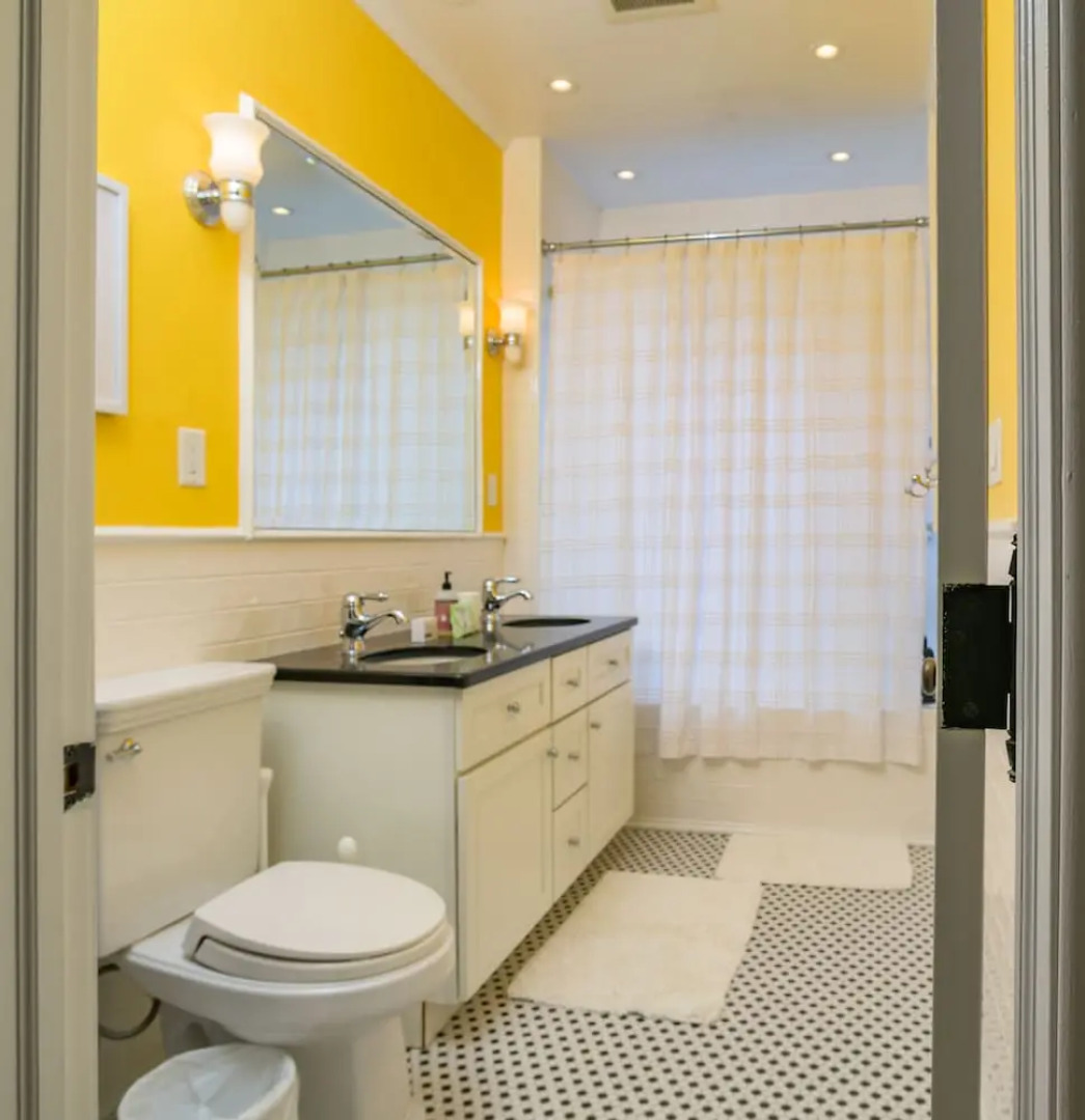 Deedee's Brownstone Van Vorst Park